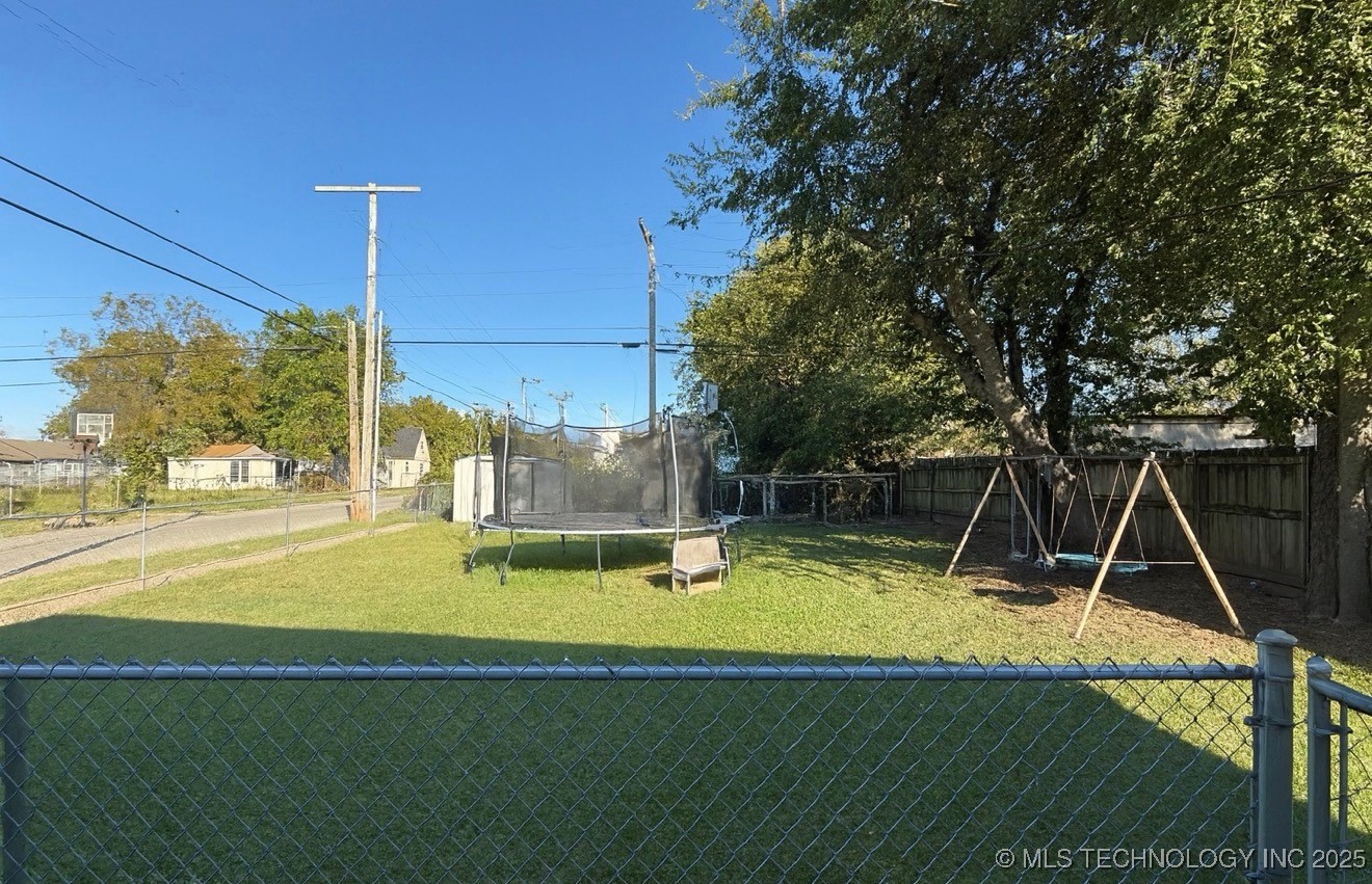 1235 N Trenton Avenue Property Photo 16