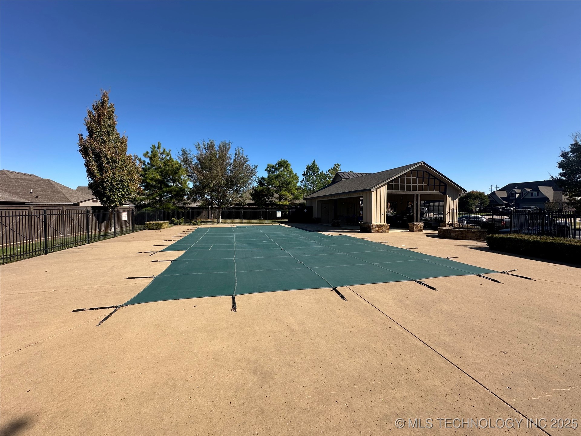 15410 E 87th Street Property Photo 25