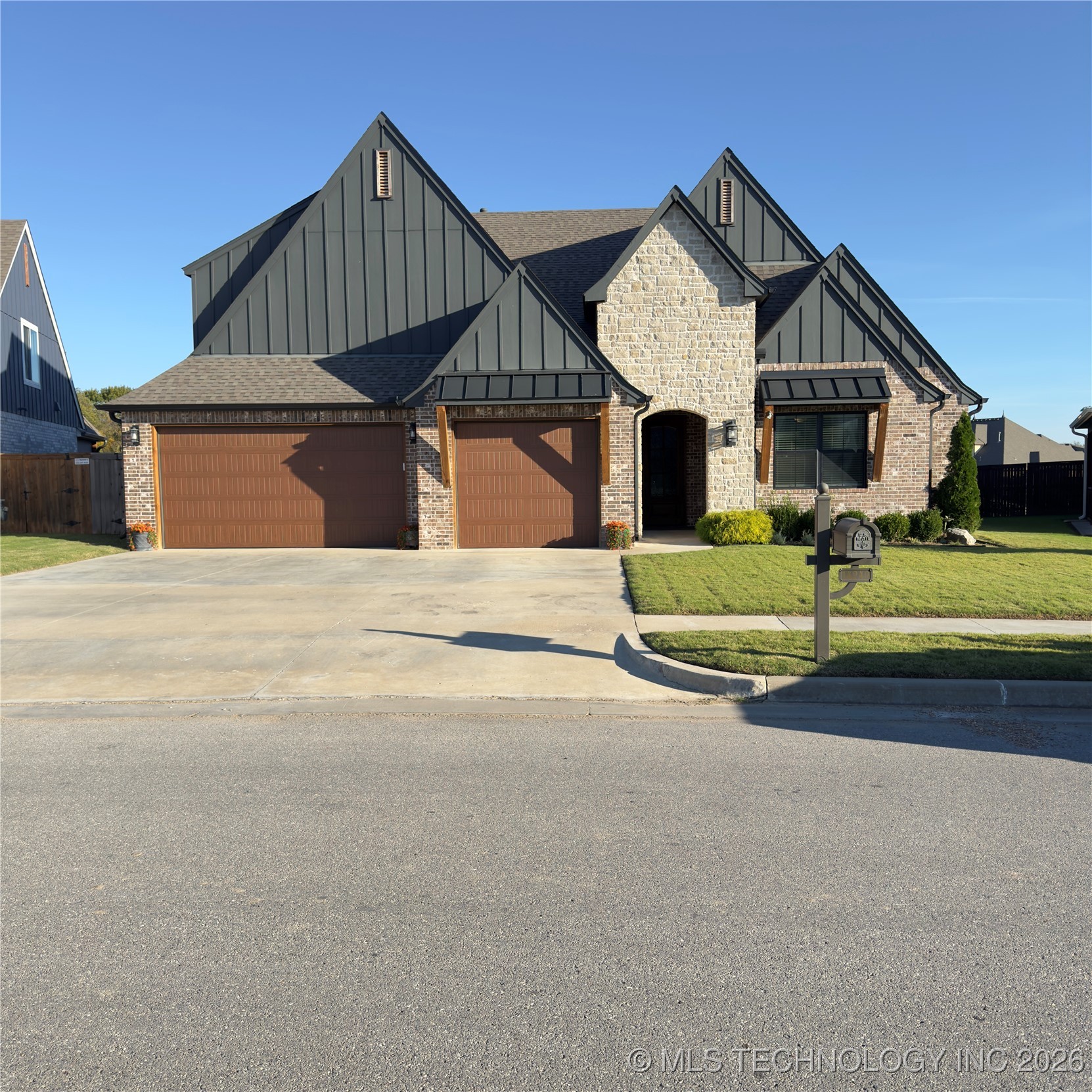 14243 S College Avenue Property Photo 1