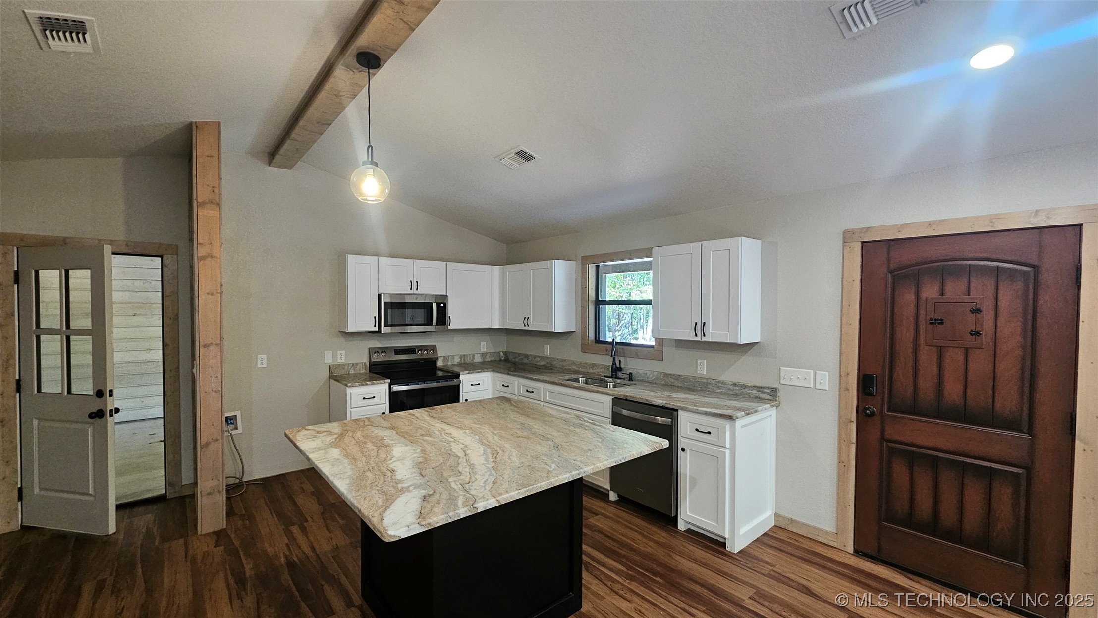 674 Pine Meadow Lane Property Photo 4