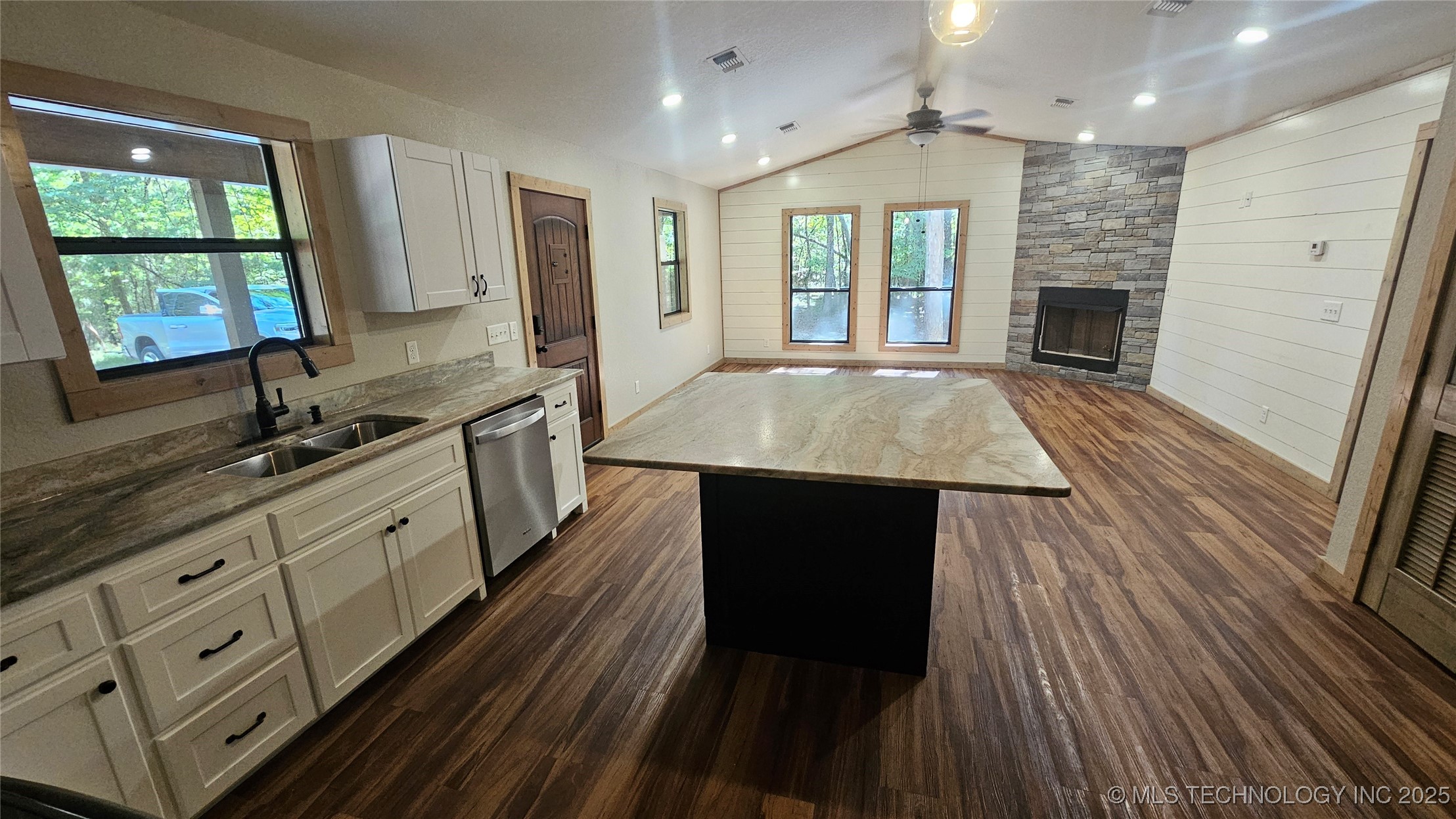 674 Pine Meadow Lane Property Photo 5