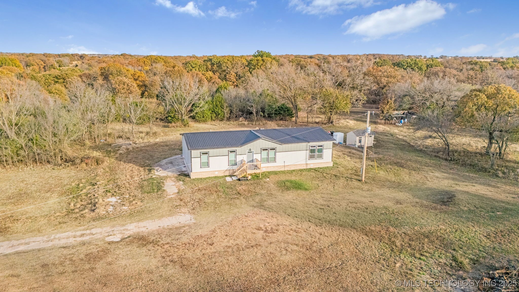 357431 E 960 Road Property Photo 1