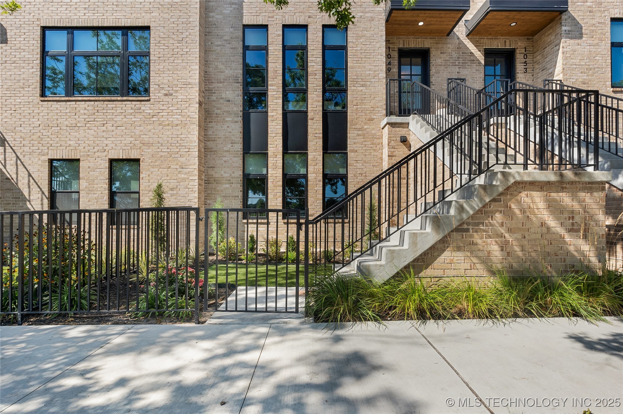 1049 E 8th Street S Property Photo 2