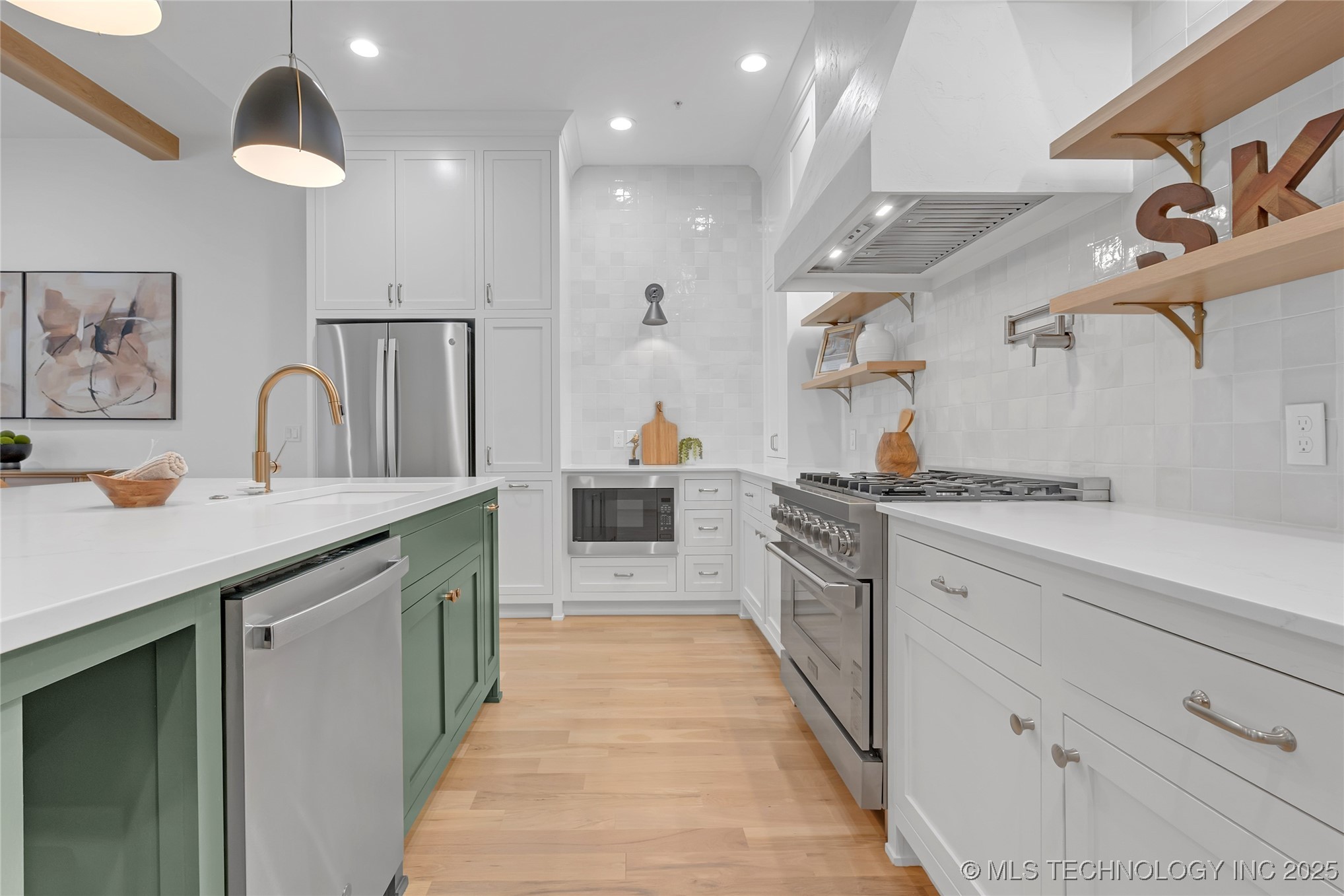 1049 E 8th Street S Property Photo 16