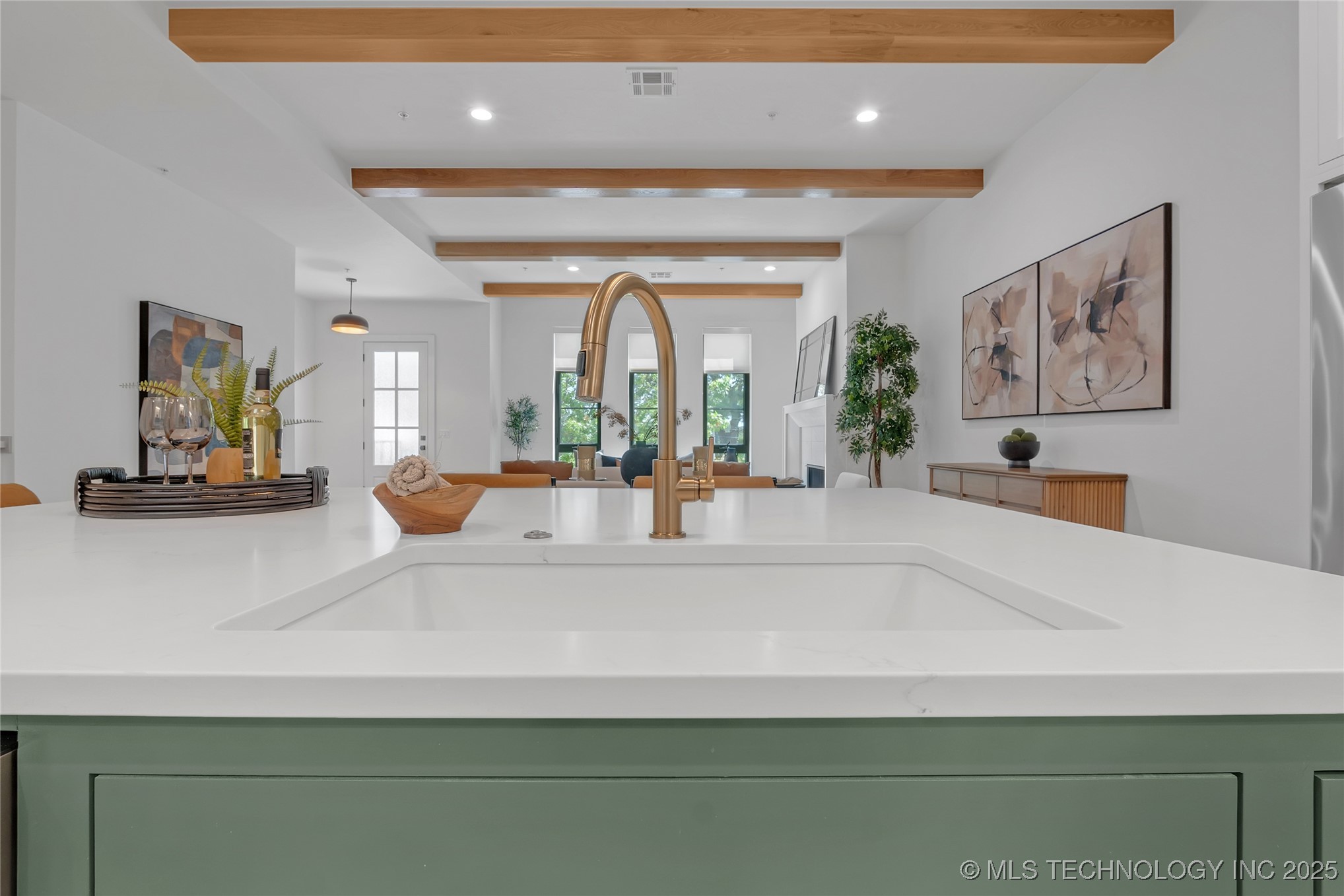 1049 E 8th Street S Property Photo 20