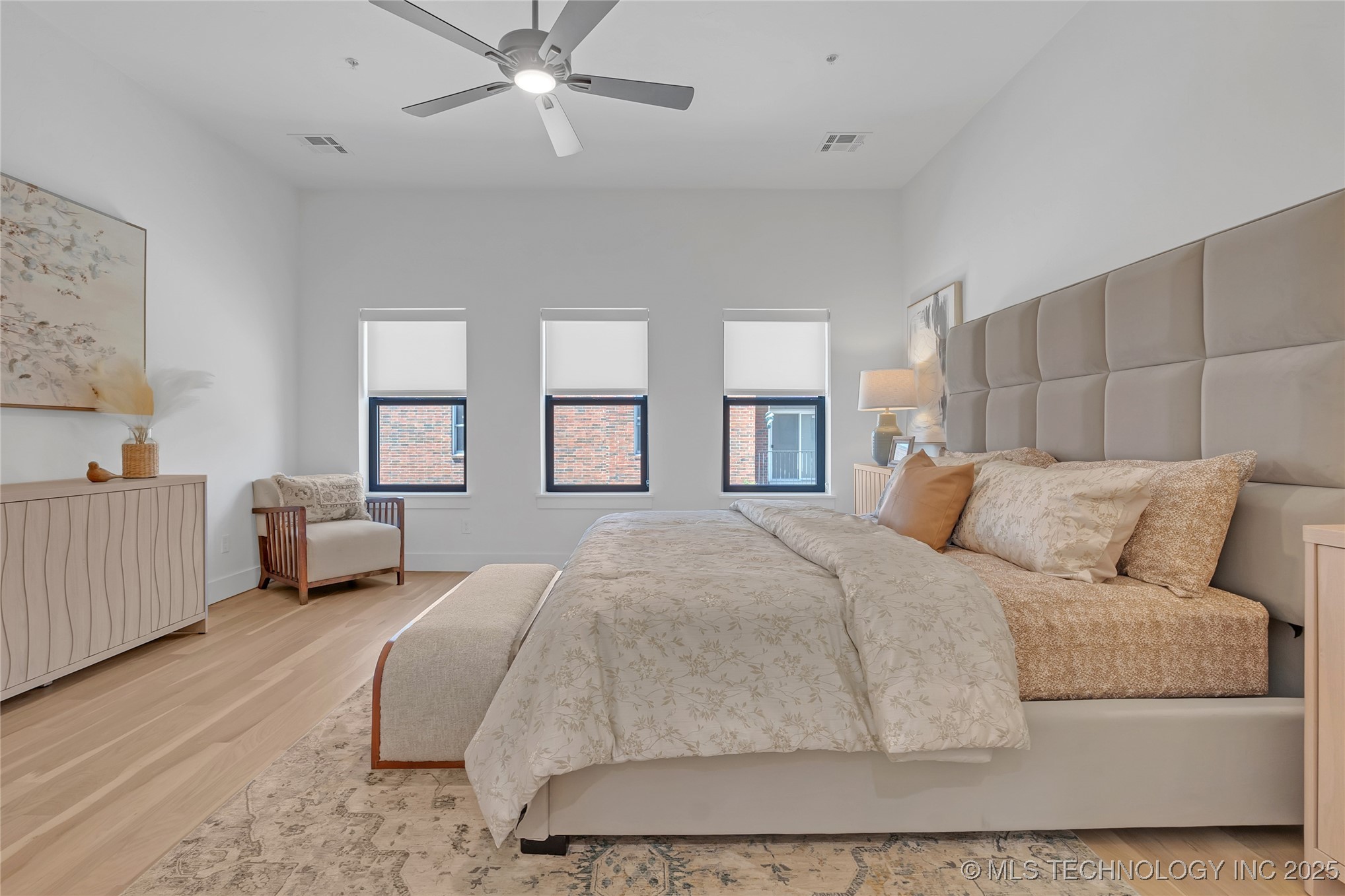 1049 E 8th Street S Property Photo 24