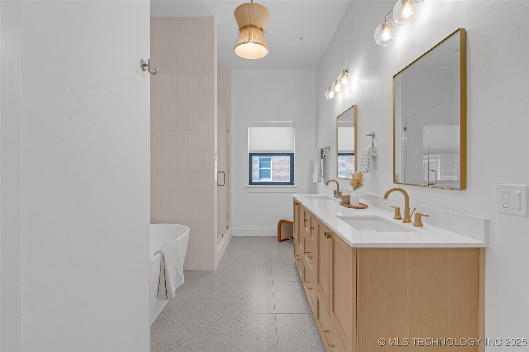 1049 E 8th Street S Property Photo 27