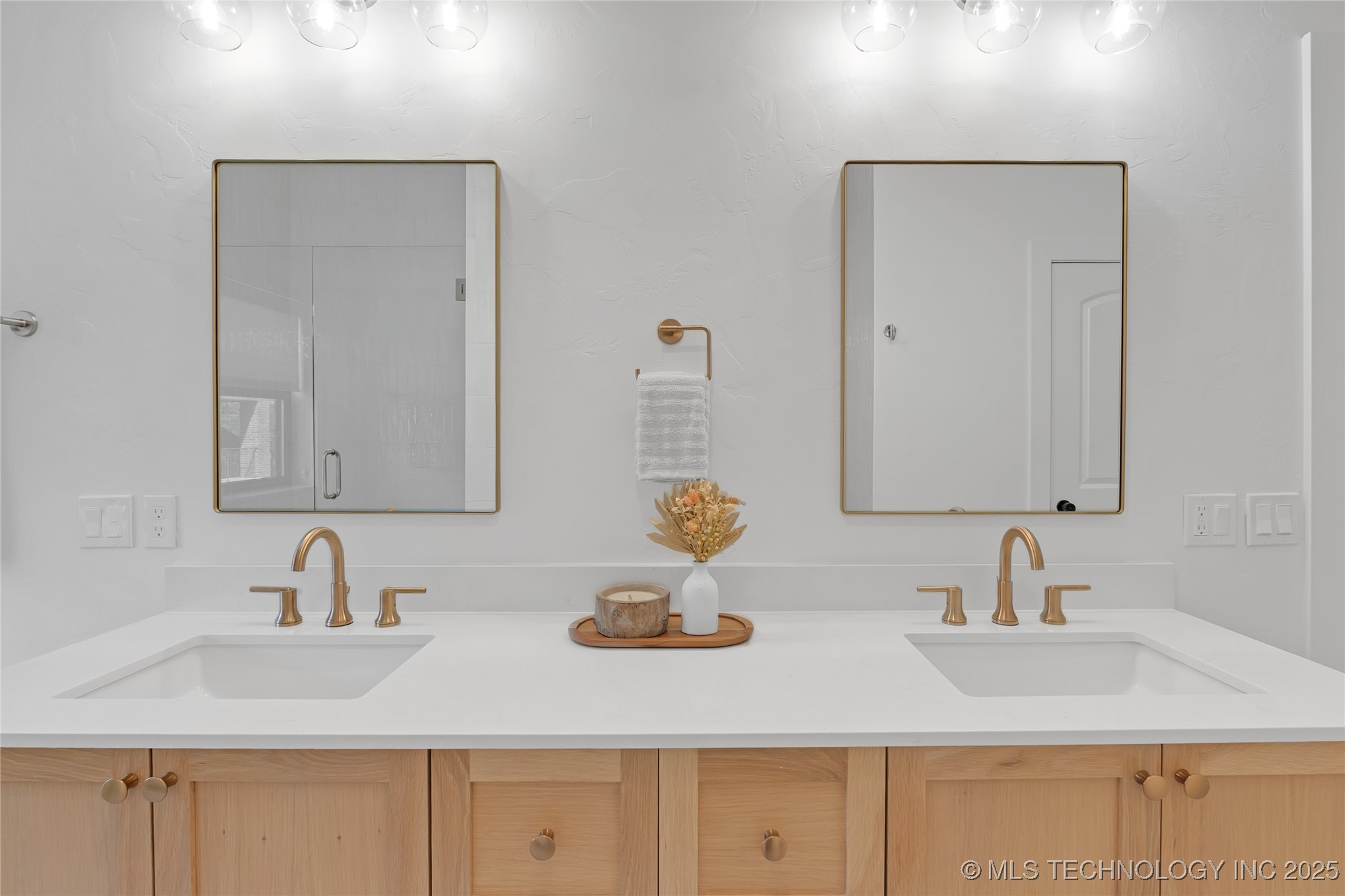 1049 E 8th Street S Property Photo 28