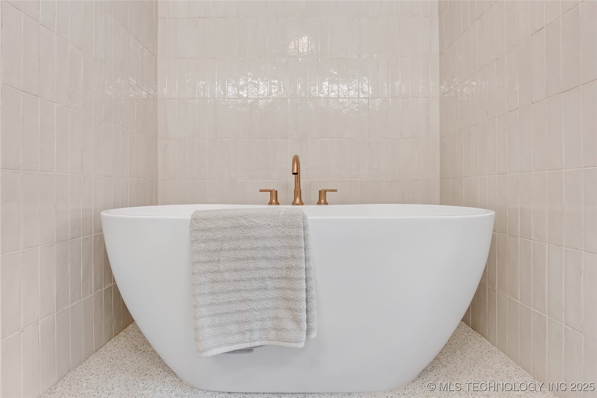 1049 E 8th Street S Property Photo 29