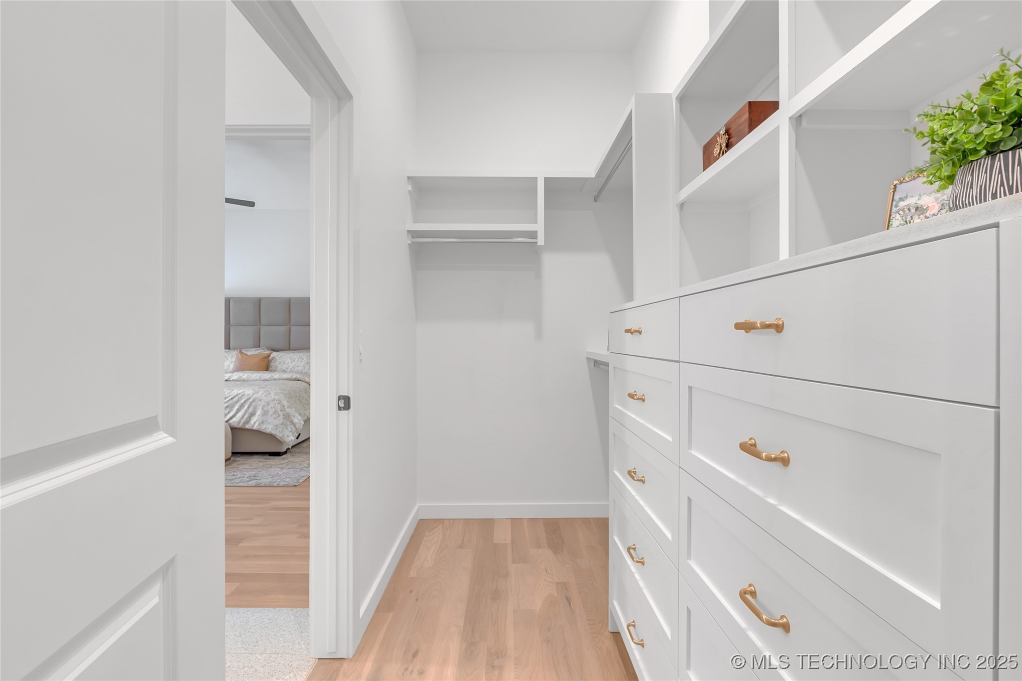 1049 E 8th Street S Property Photo 30