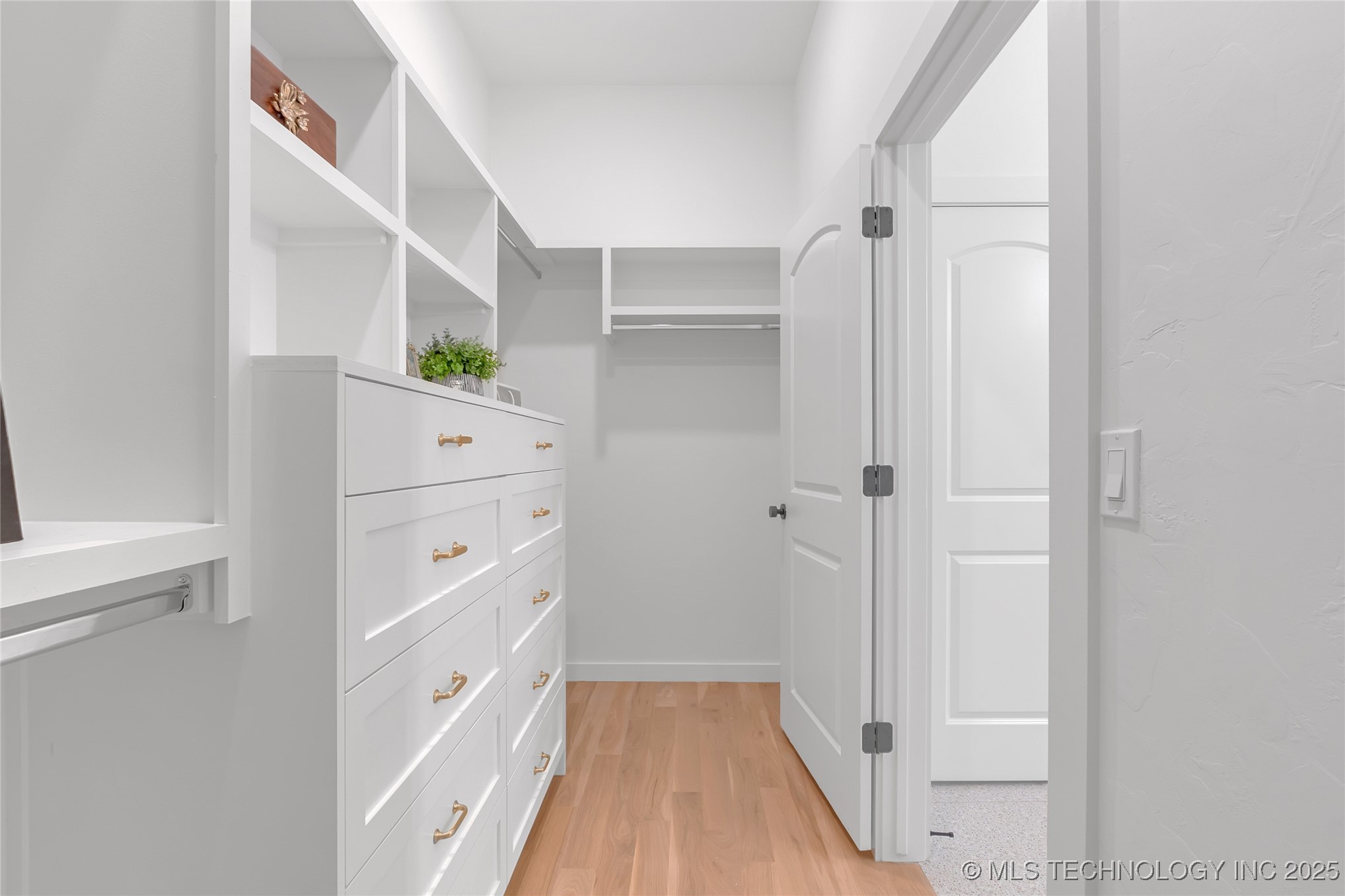 1049 E 8th Street S Property Photo 31