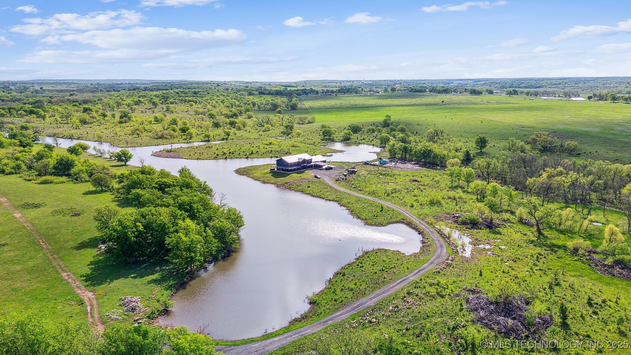 9501 S 4170 Road Property Photo 9