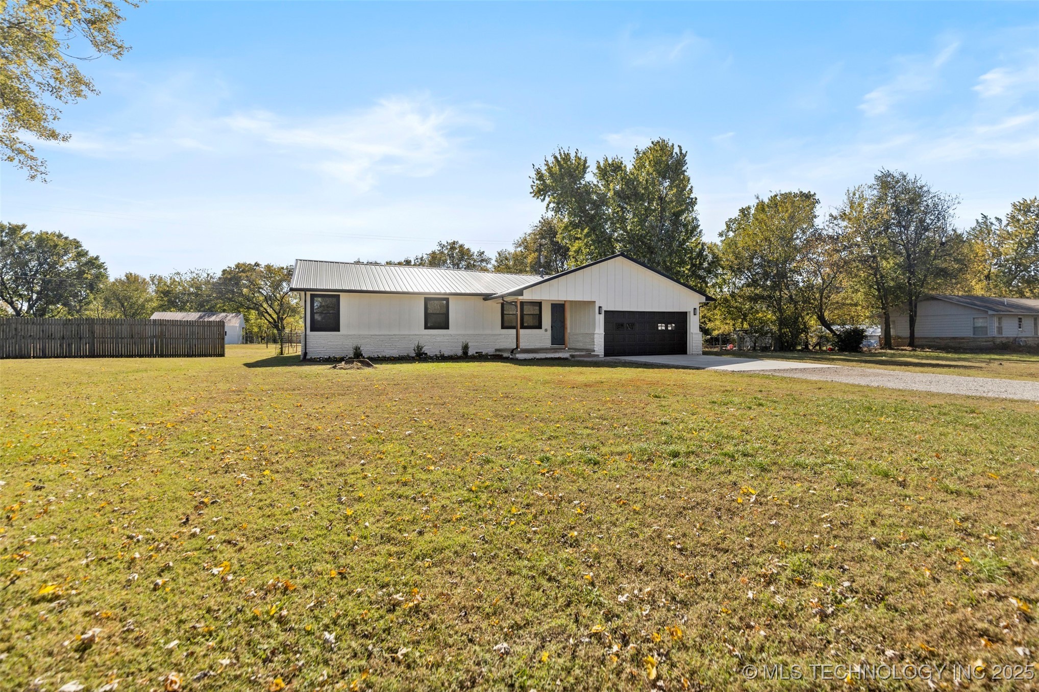 2021 Archdale Drive Property Photo 3