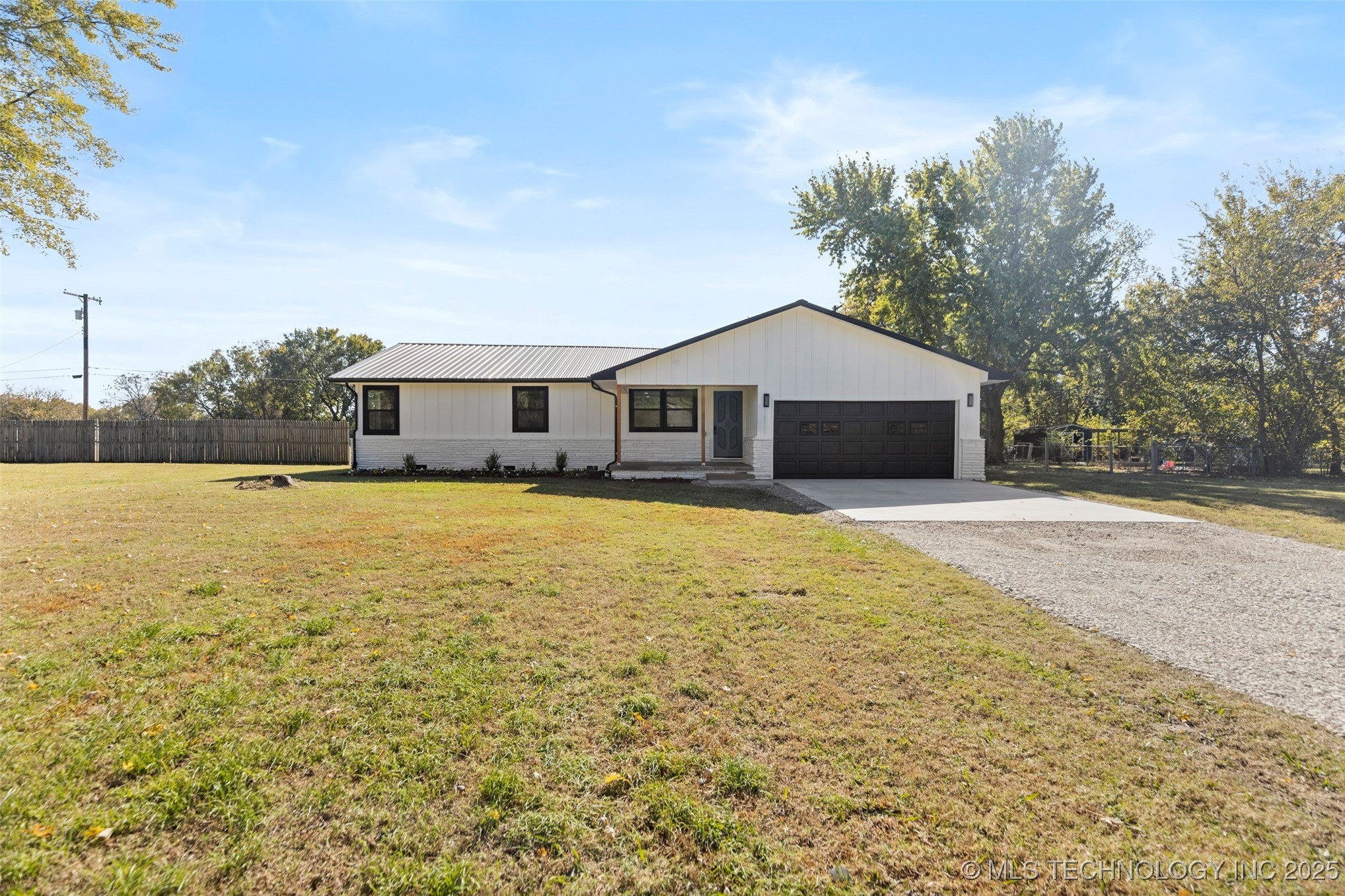 2021 Archdale Drive Property Photo 4