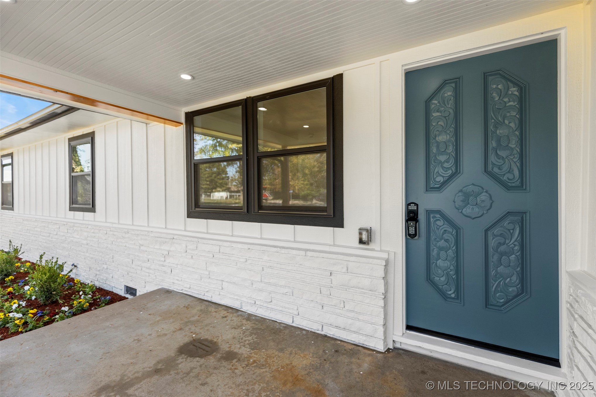 2021 Archdale Drive Property Photo 5