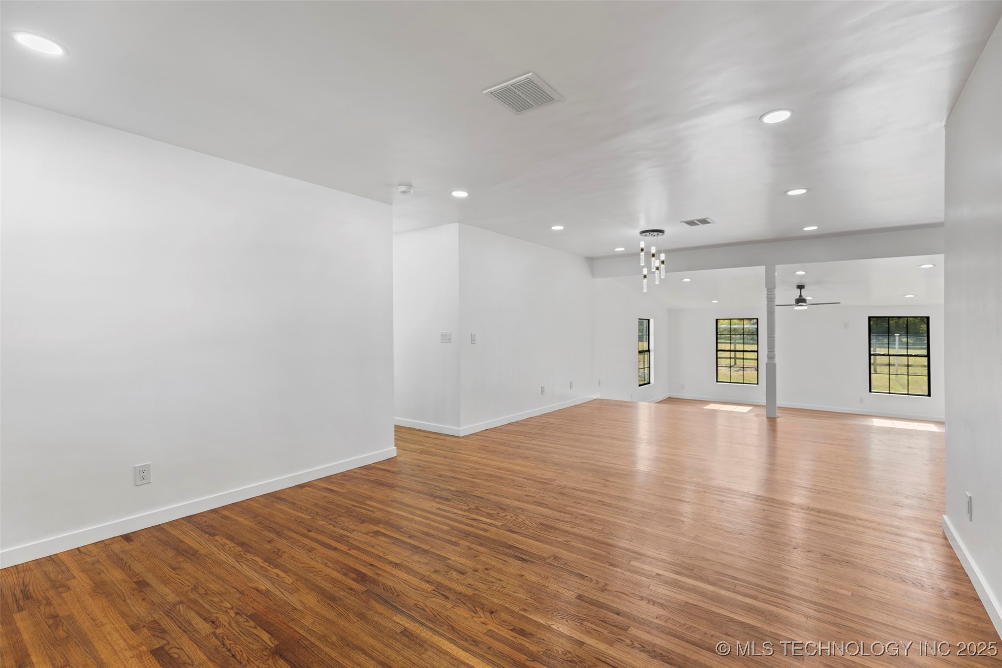 2021 Archdale Drive Property Photo 7