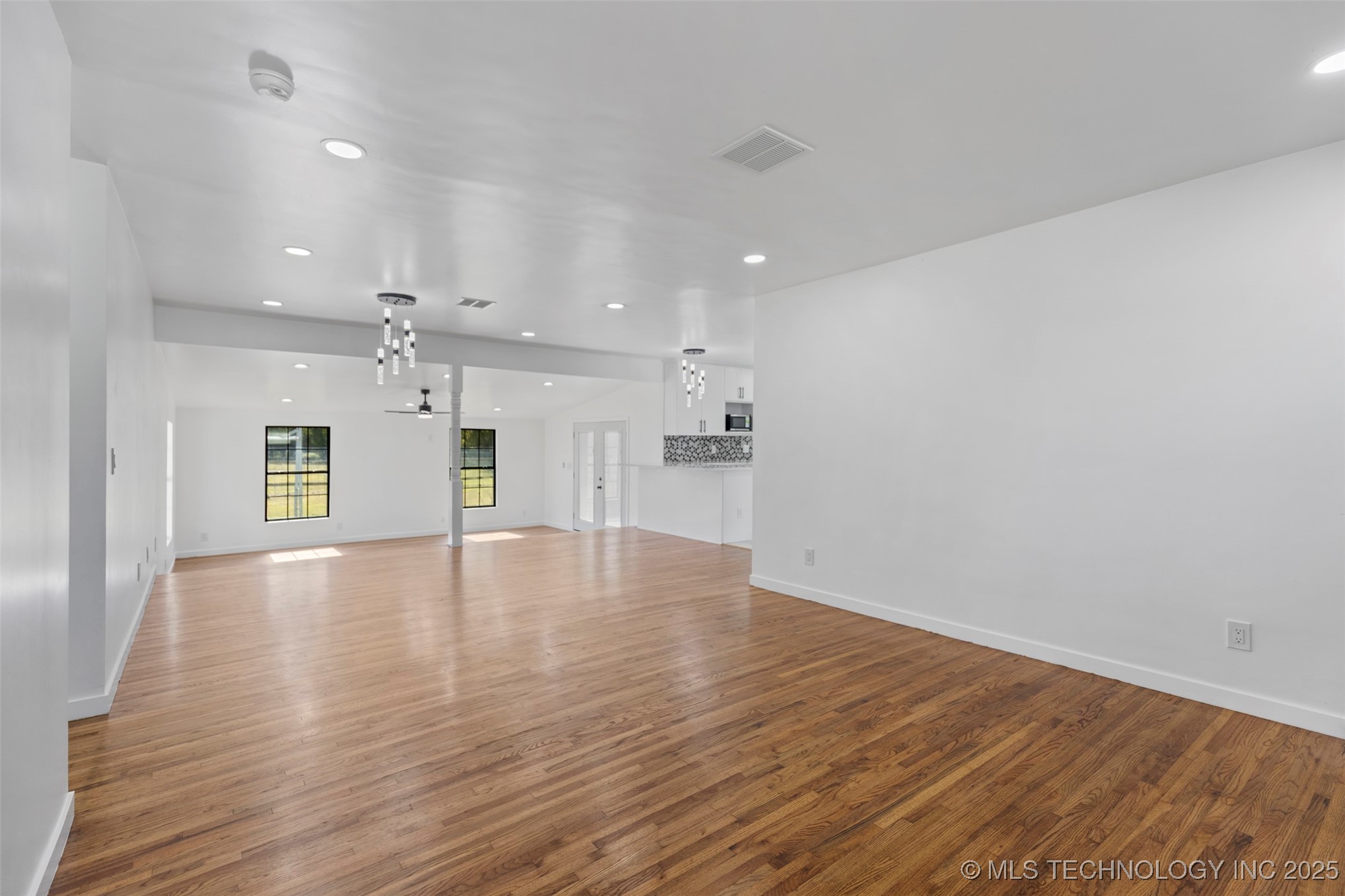 2021 Archdale Drive Property Photo 8