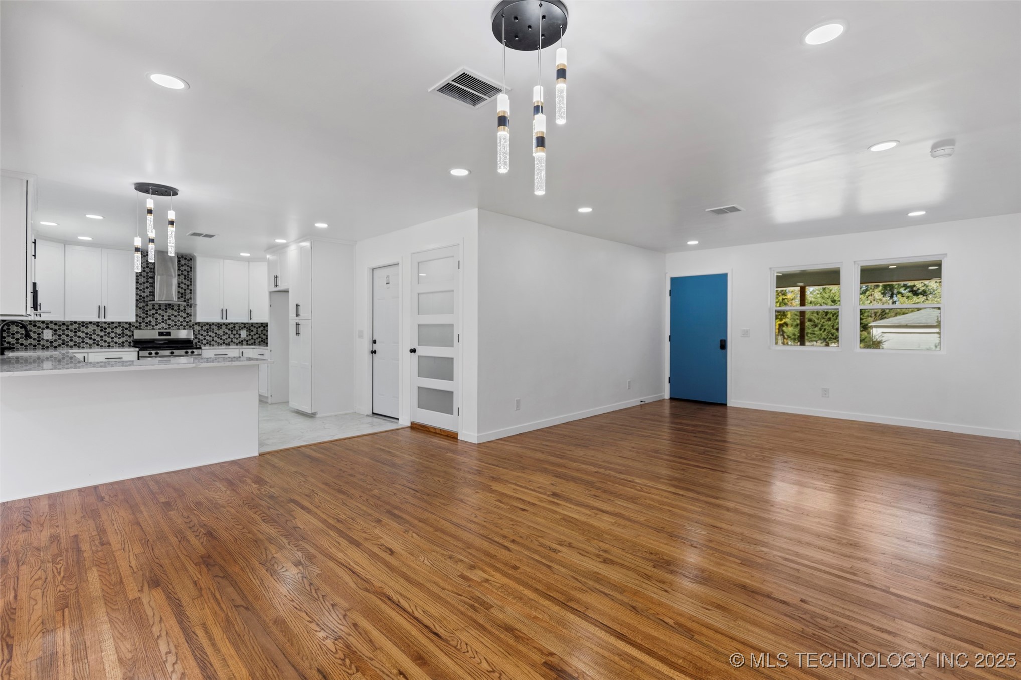 2021 Archdale Drive Property Photo 9