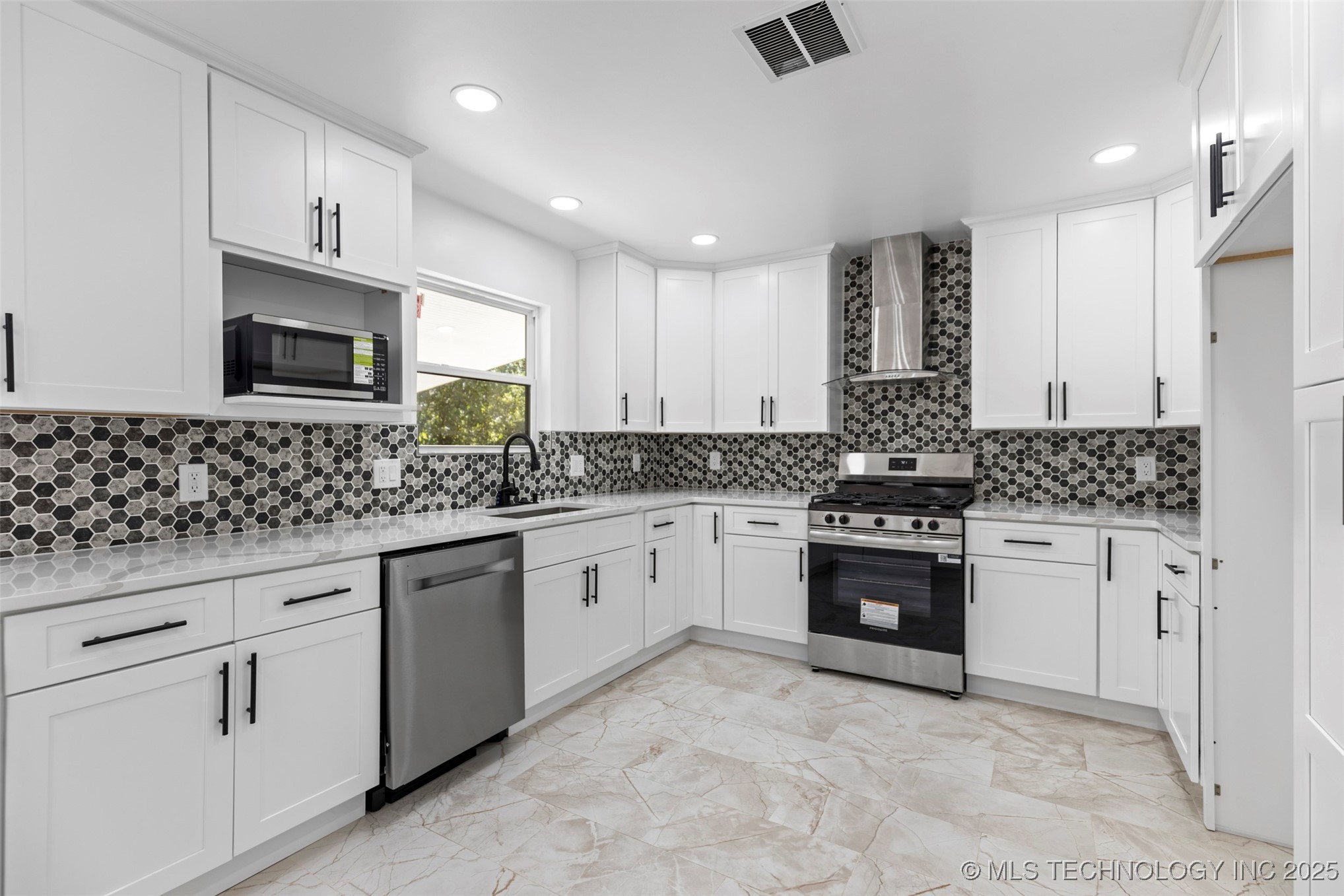 2021 Archdale Drive Property Photo 10