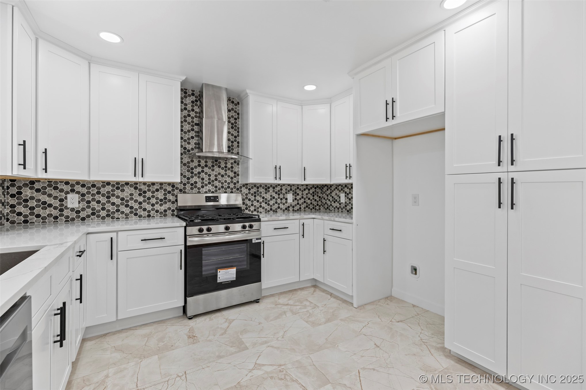 2021 Archdale Drive Property Photo 11