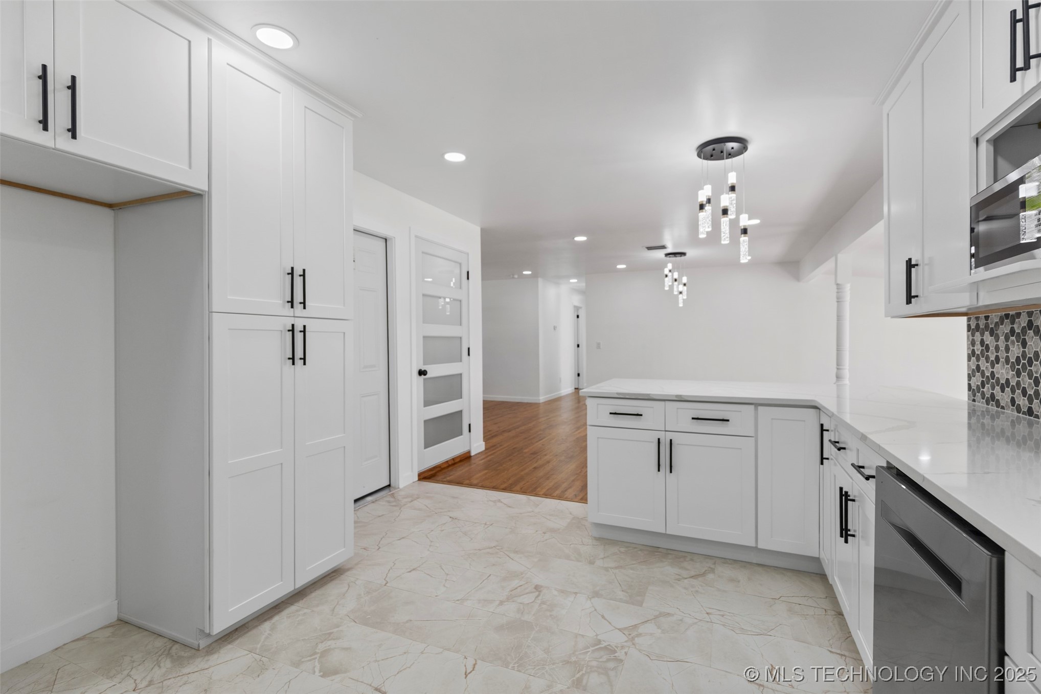 2021 Archdale Drive Property Photo 12