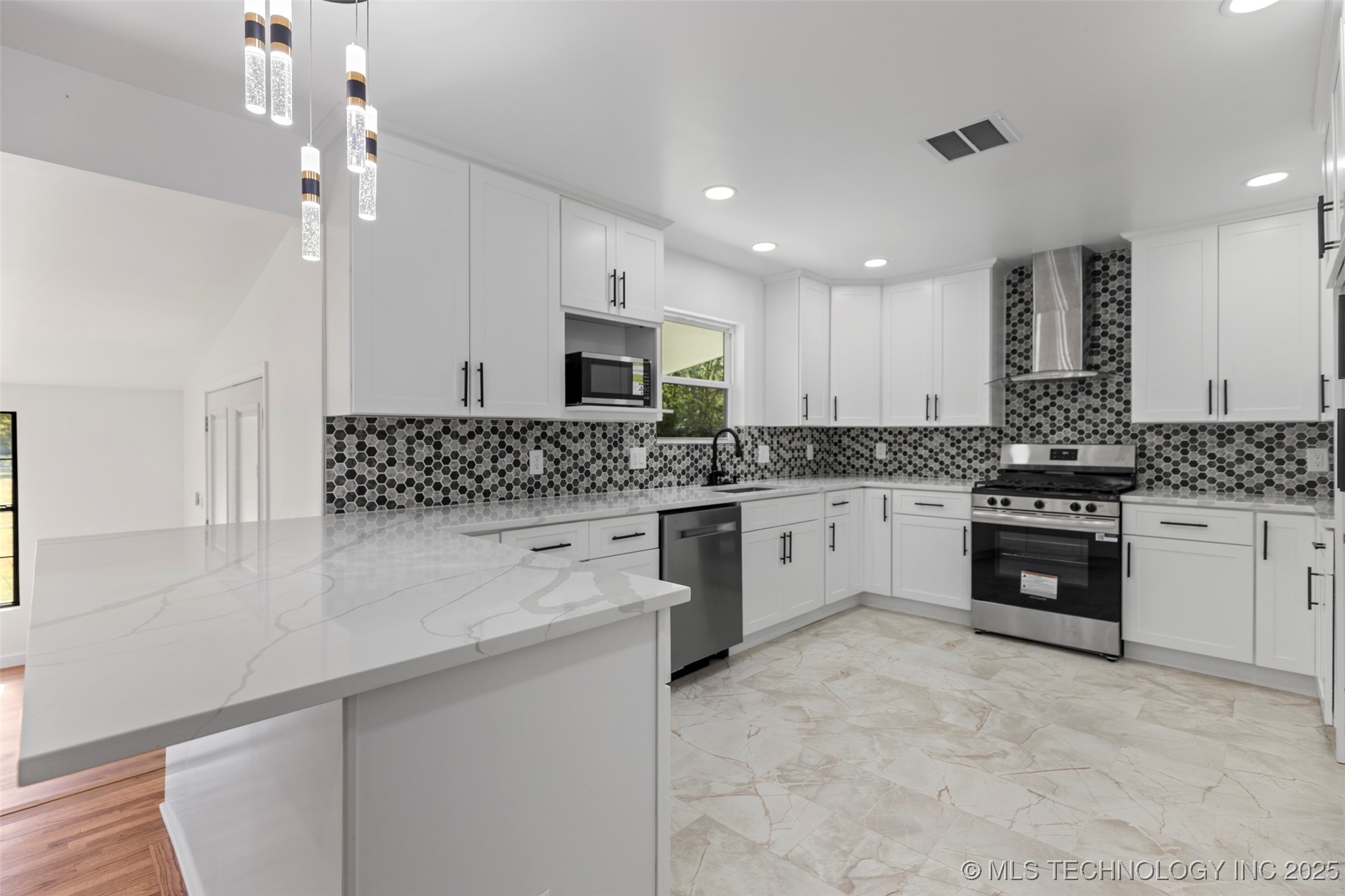 2021 Archdale Drive Property Photo 16