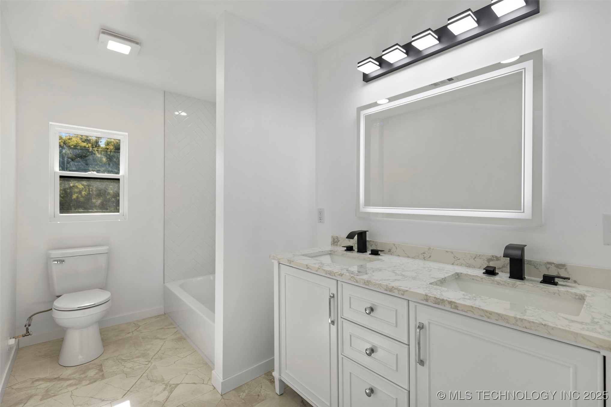 2021 Archdale Drive Property Photo 20