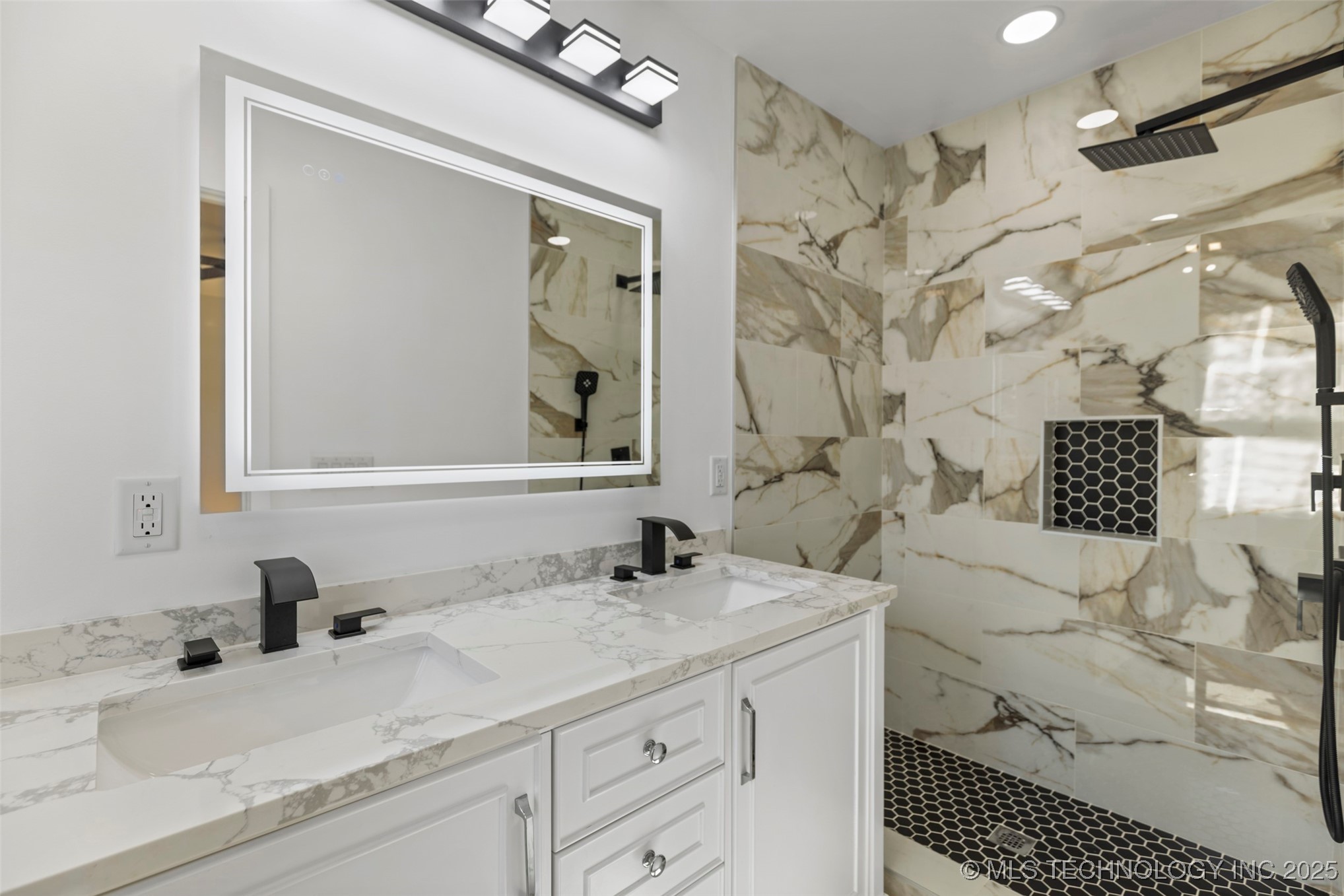 2021 Archdale Drive Property Photo 30