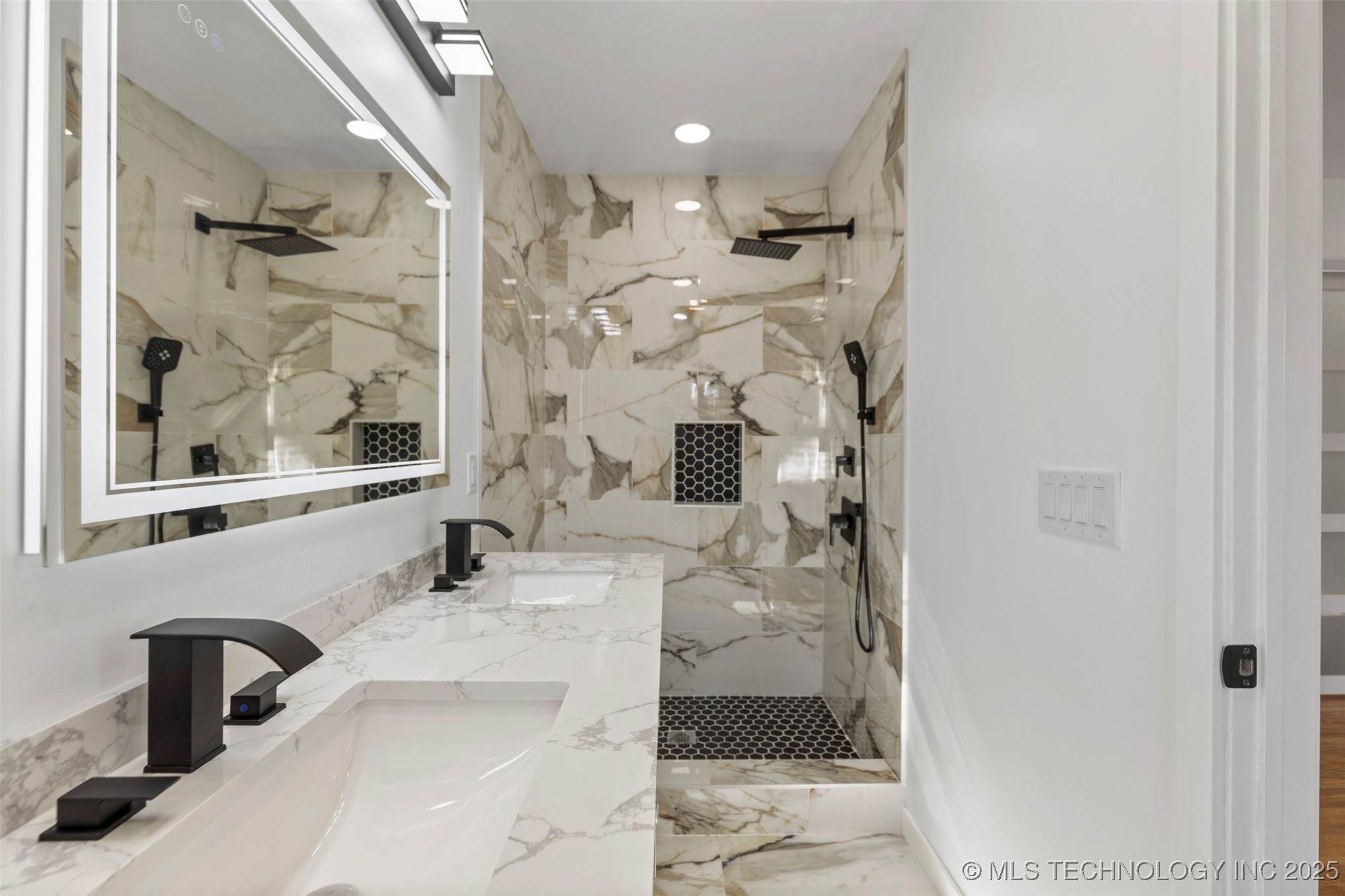 2021 Archdale Drive Property Photo 31