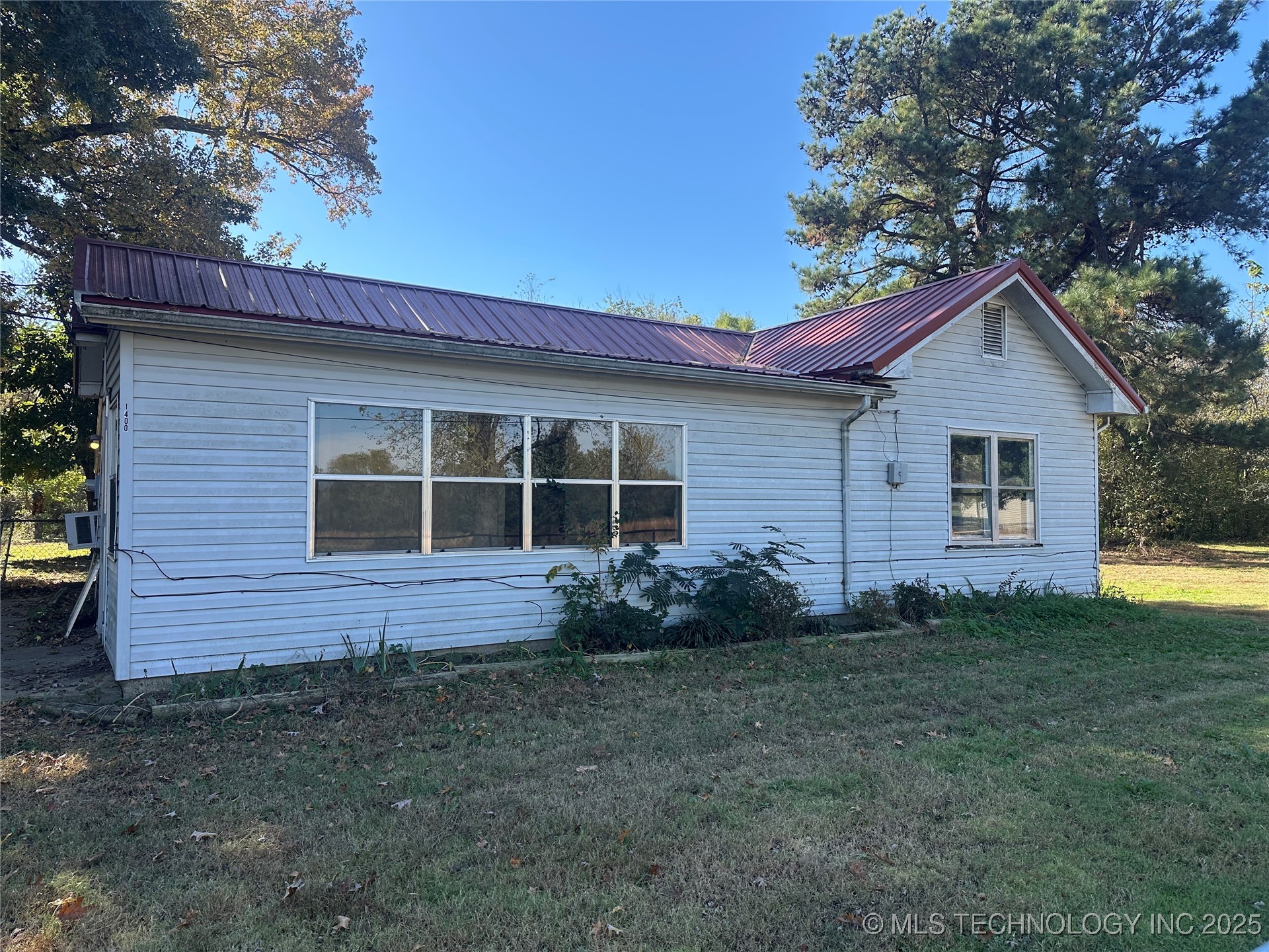 1400 W Seneca Street Property Photo 1