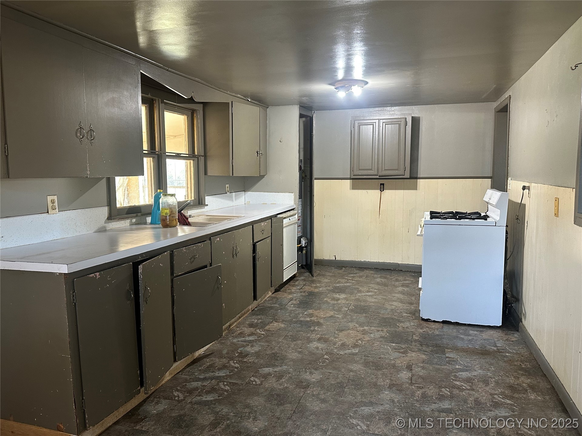 1400 W Seneca Street Property Photo 5