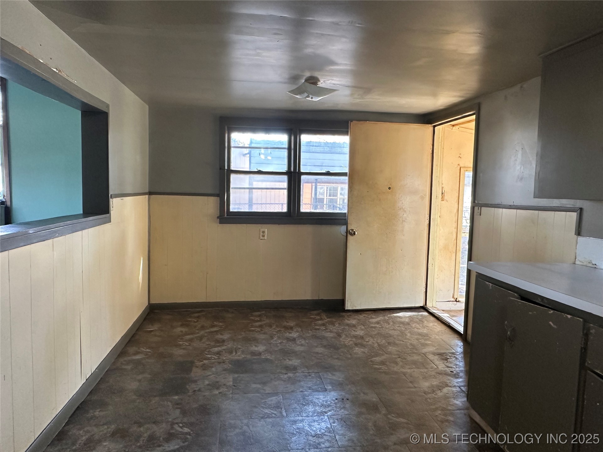 1400 W Seneca Street Property Photo 6