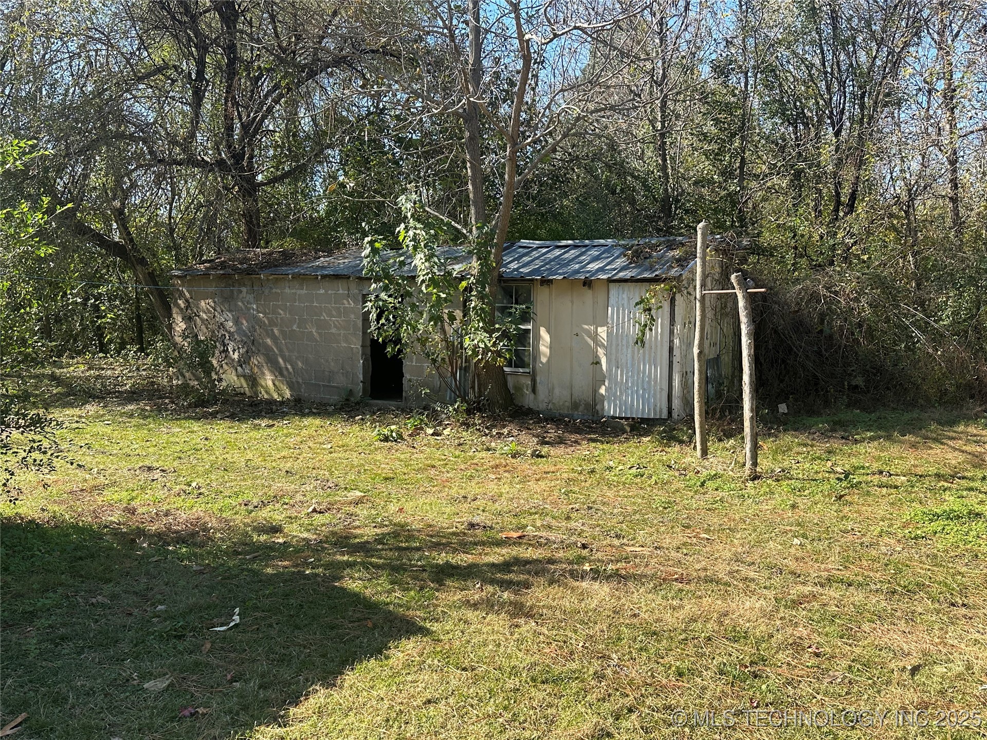 1400 W Seneca Street Property Photo 16