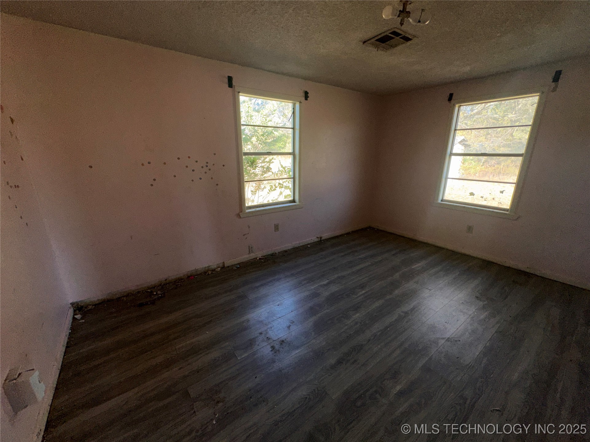 805 E Tejon Avenue Property Photo 9
