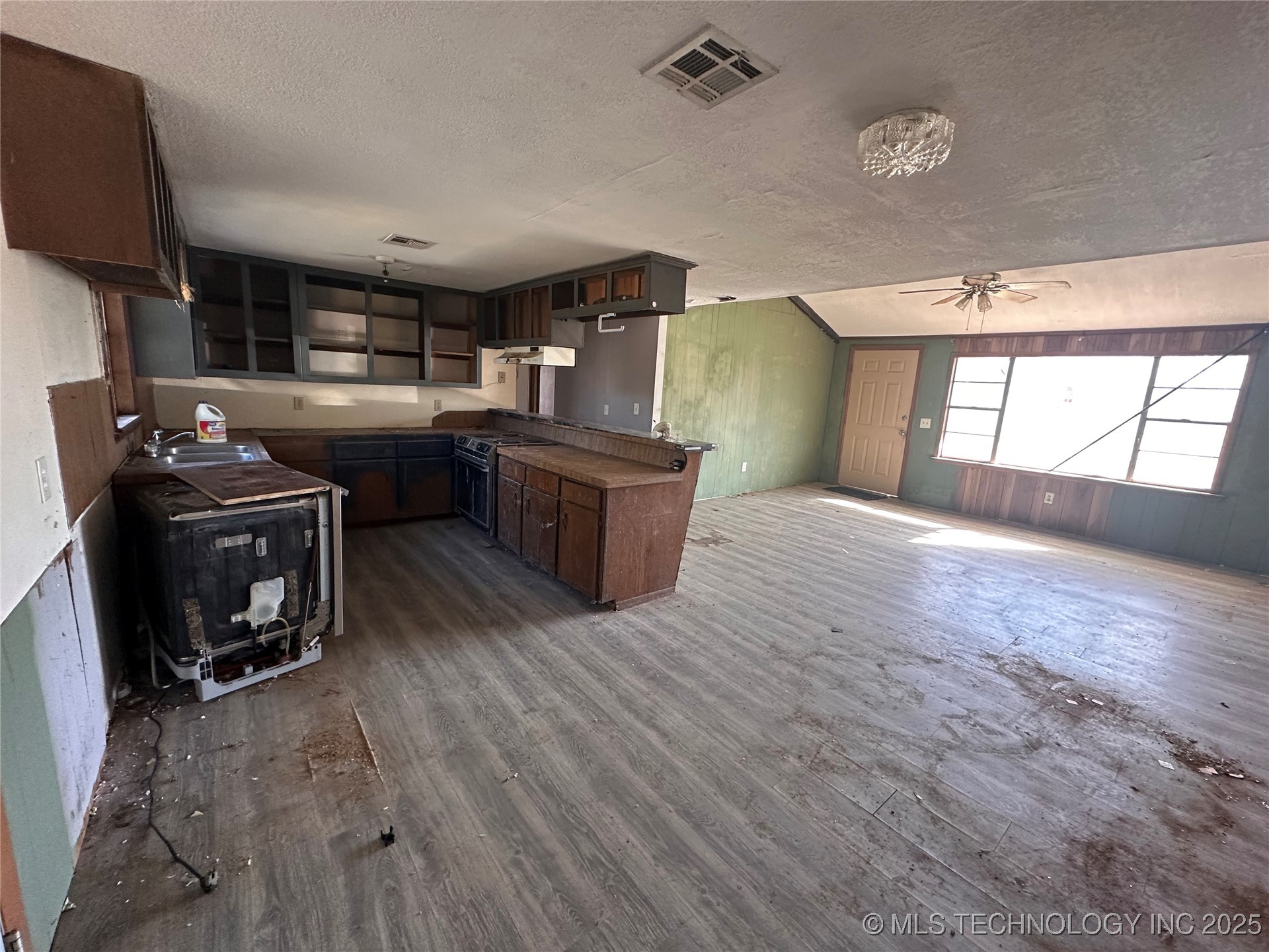 805 E Tejon Avenue Property Photo 10