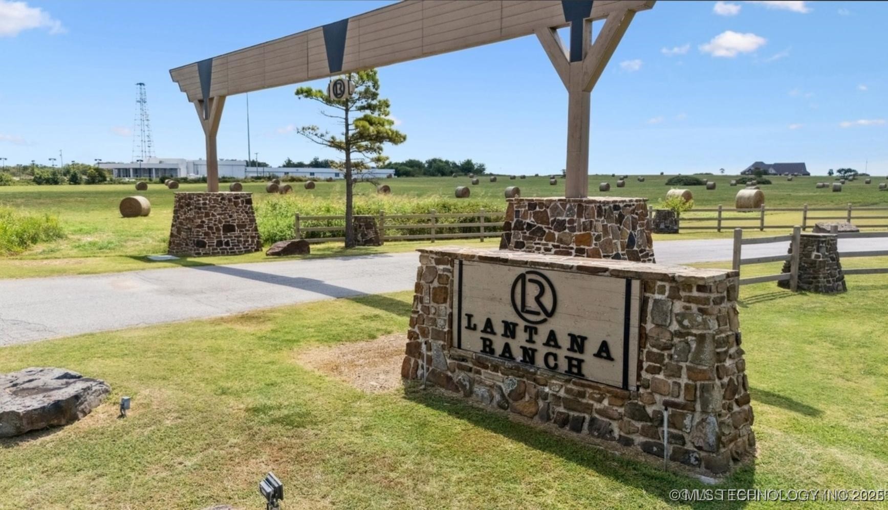 13740 N Sandstone Avenue Property Photo 5