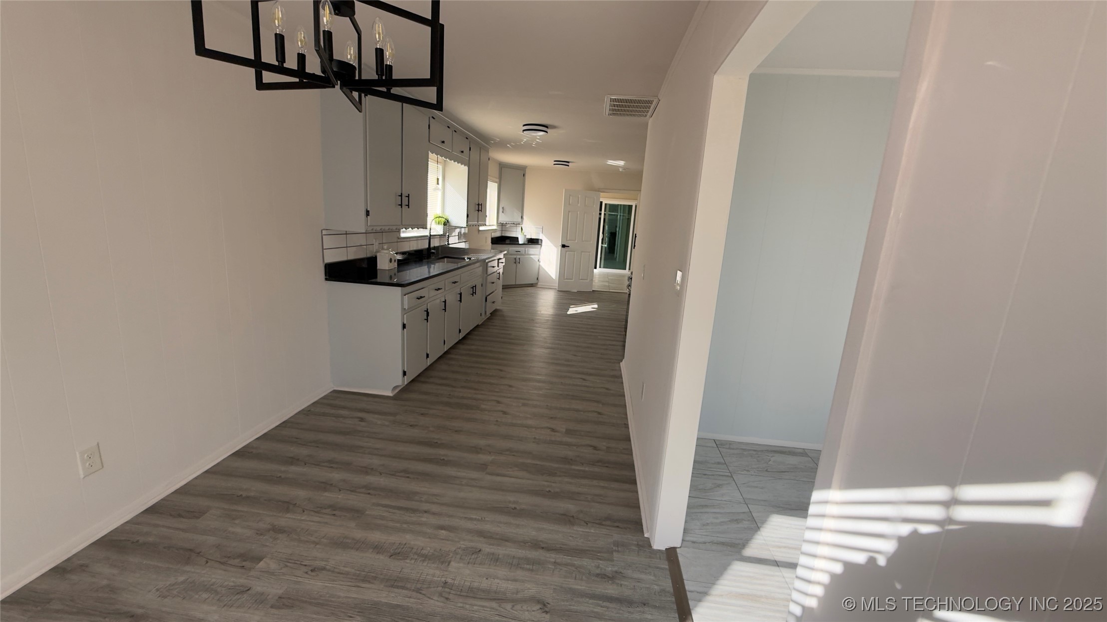 6701 E 9th Street Property Photo 7