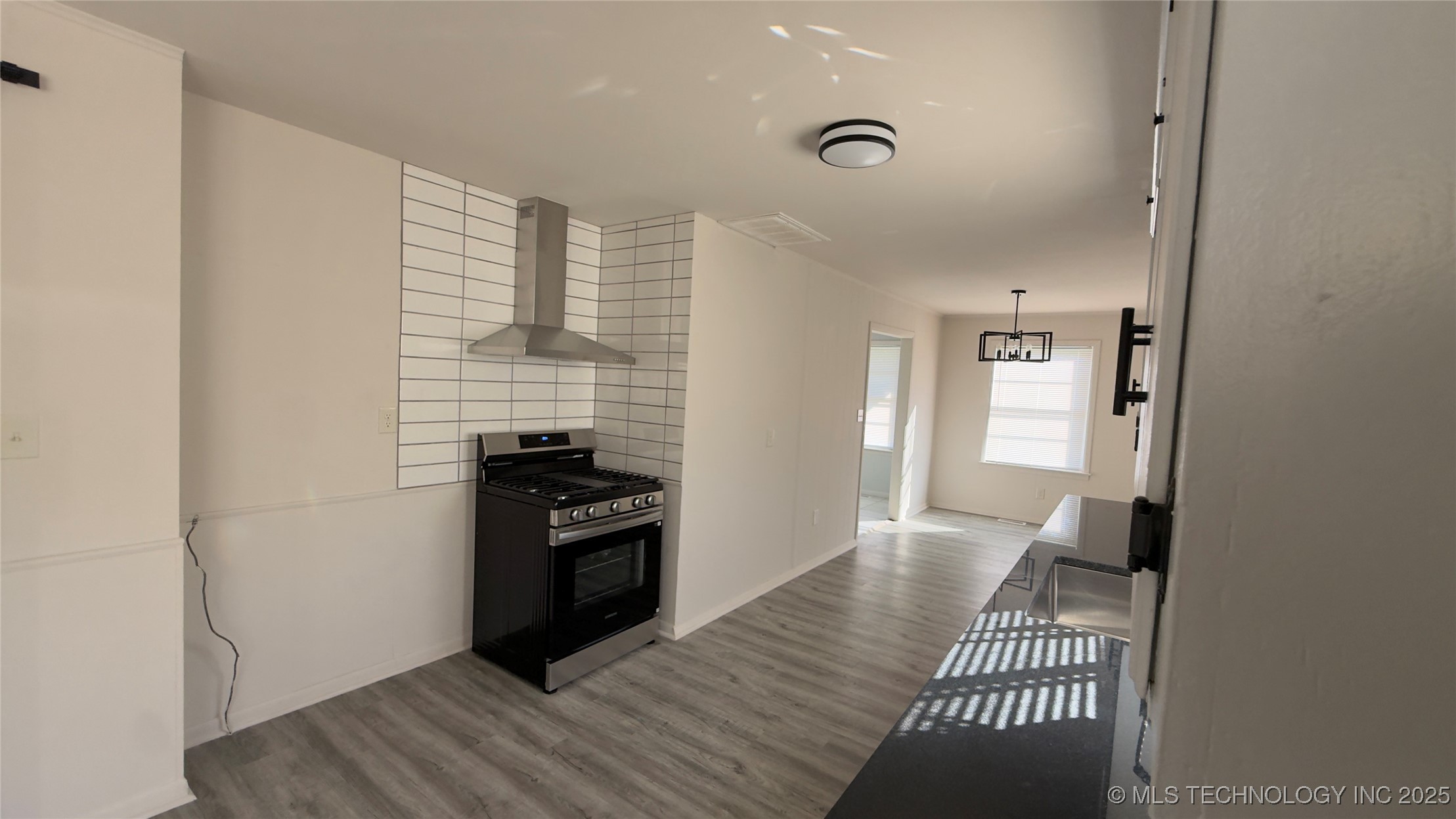 6701 E 9th Street Property Photo 8