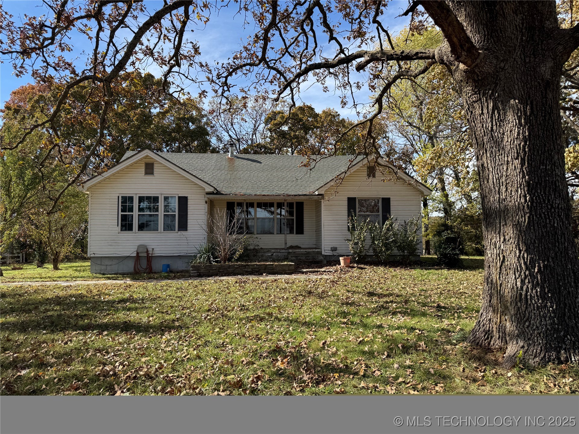 22601 S 690 Road Property Photo 1