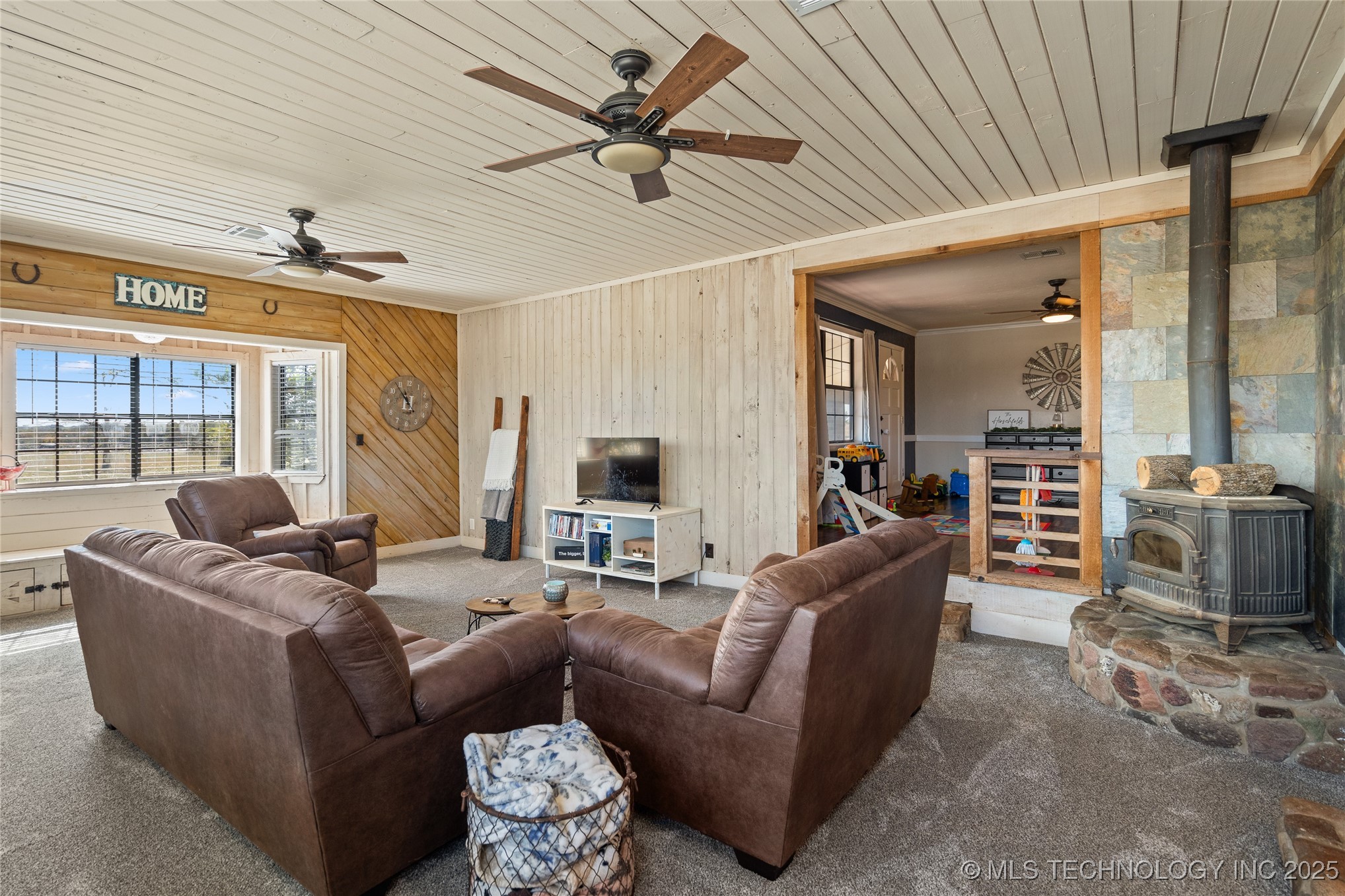 441 Acorn Property Photo 8