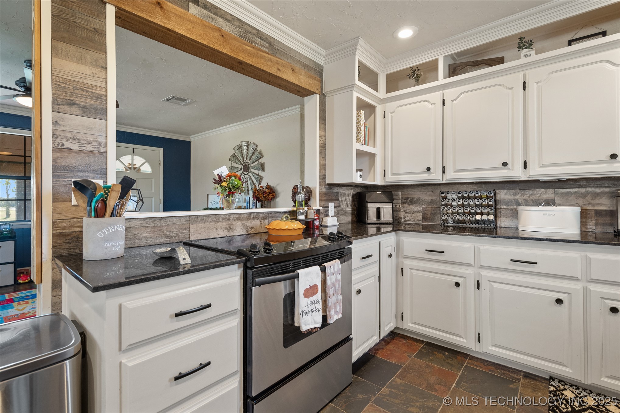 441 Acorn Property Photo 16