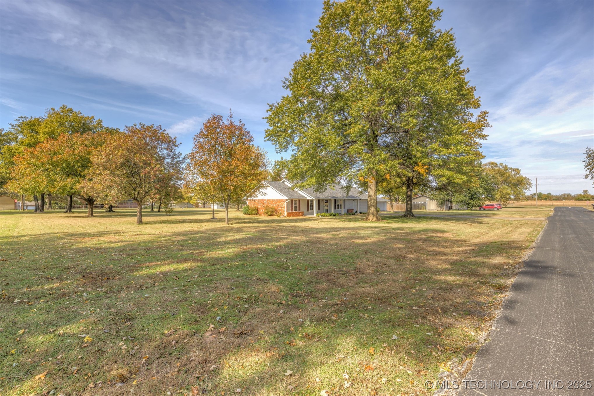 405 N Will Rogers Loop E Property Photo 4