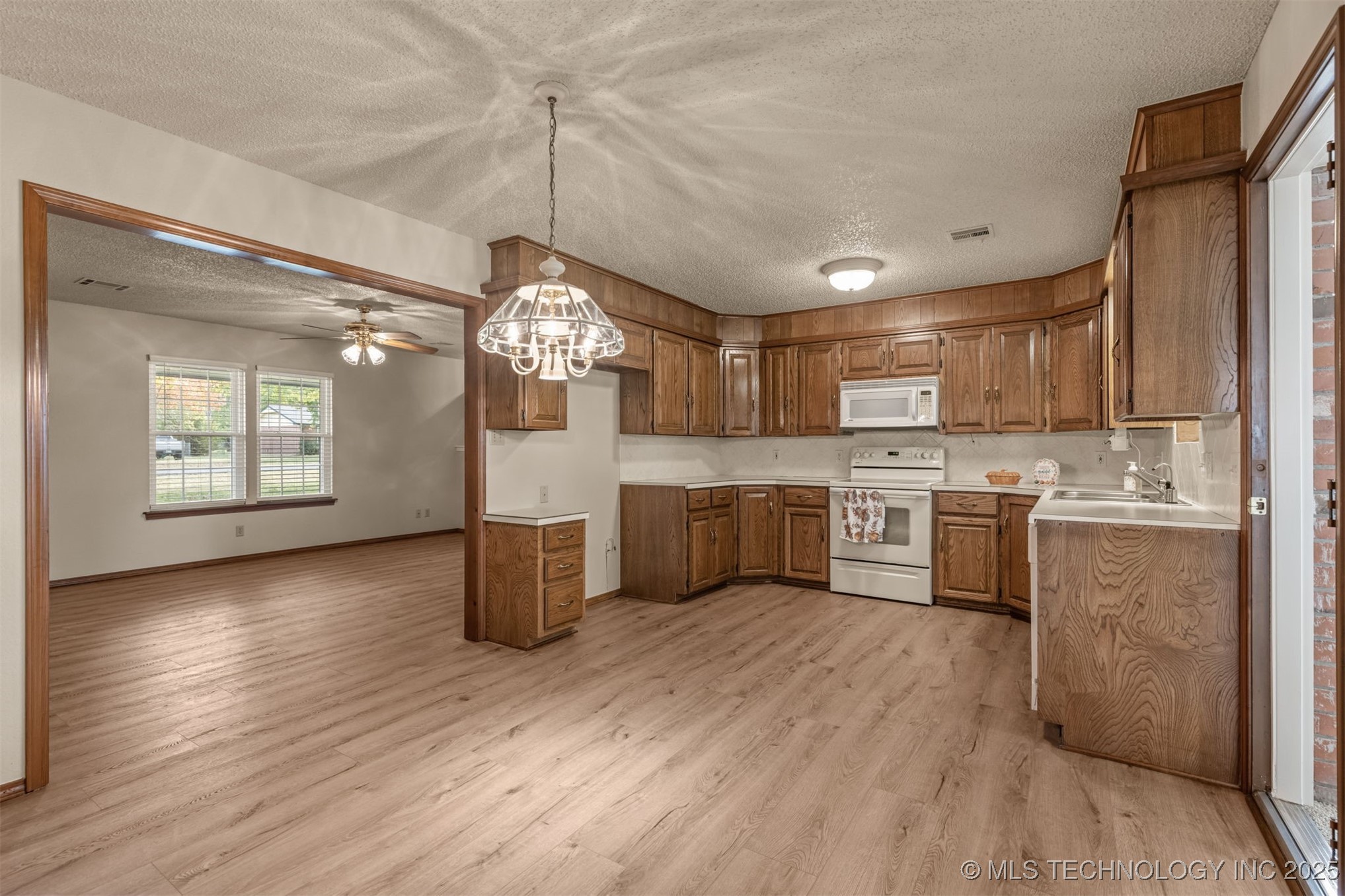 405 N Will Rogers Loop E Property Photo 20