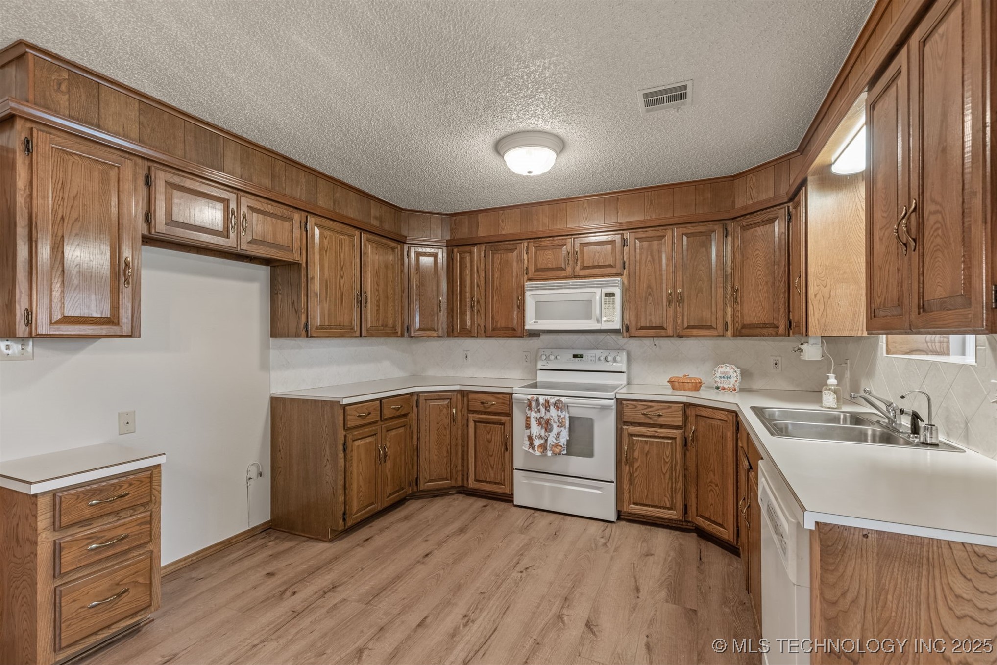 405 N Will Rogers Loop E Property Photo 21