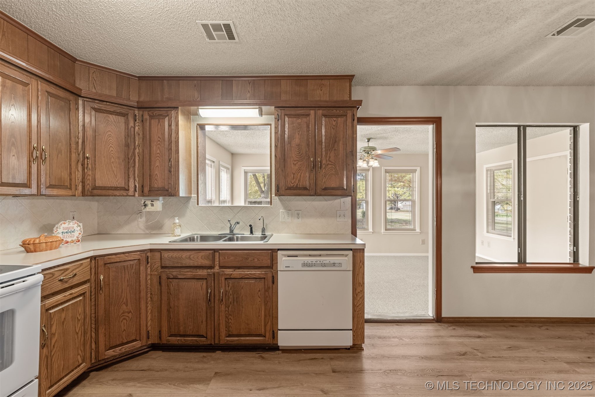 405 N Will Rogers Loop E Property Photo 24