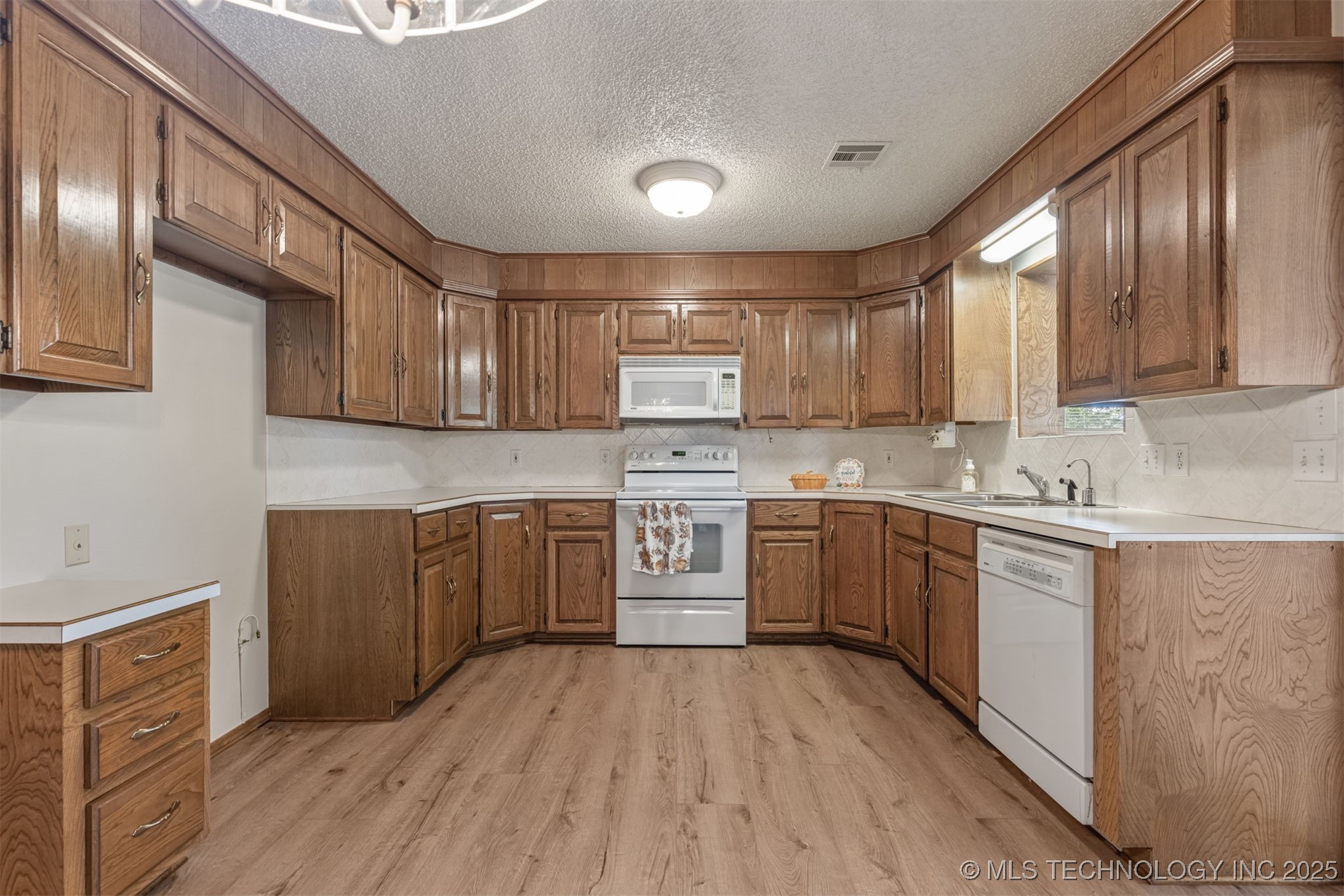 405 N Will Rogers Loop E Property Photo 26