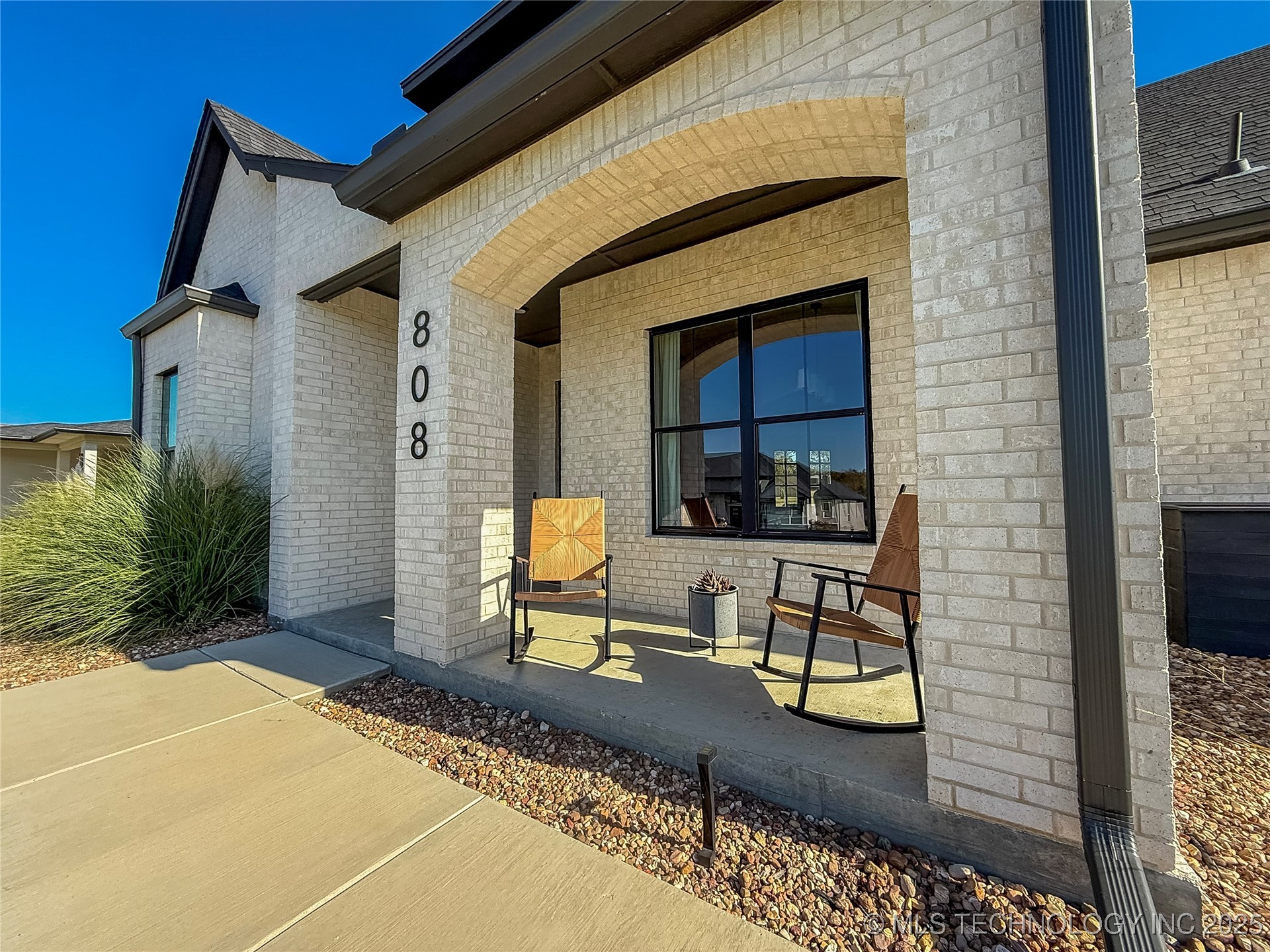 808 W Prairie View Road Property Photo 2