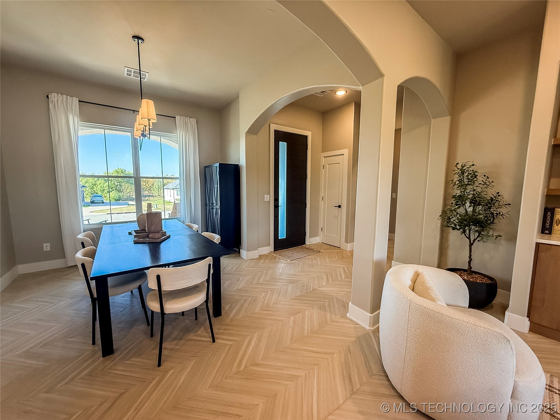 808 W Prairie View Road Property Photo 9