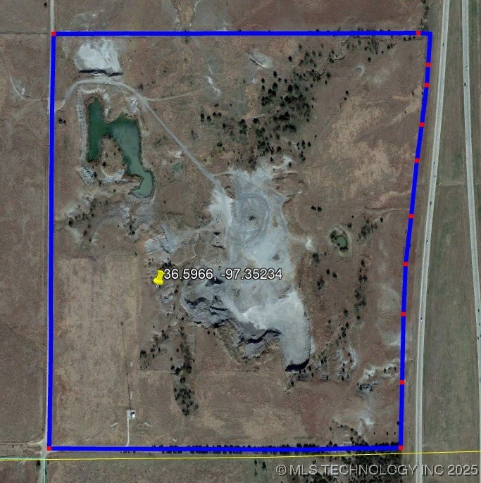 60th Property Photo 25