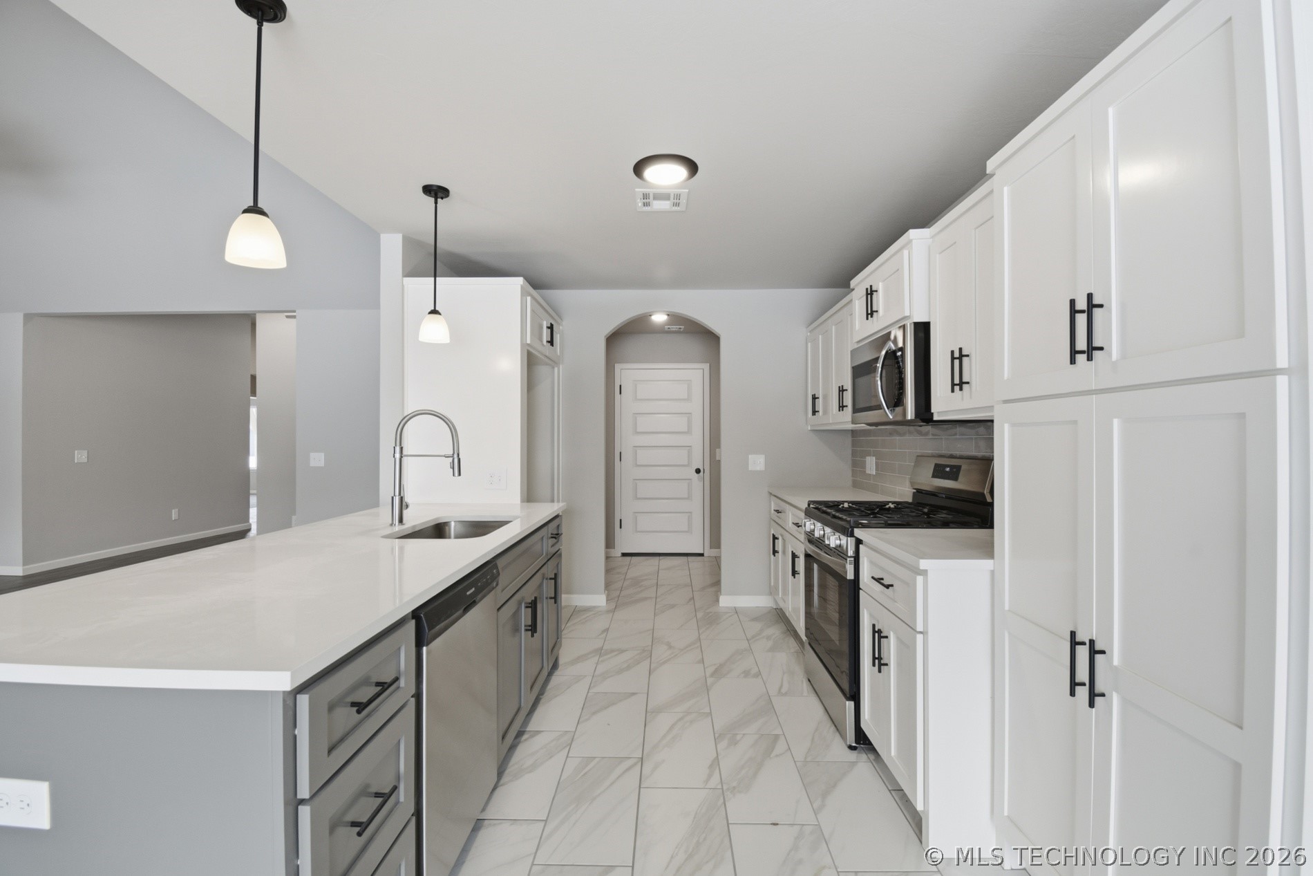 10893 S 277th East Avenue Property Photo 15